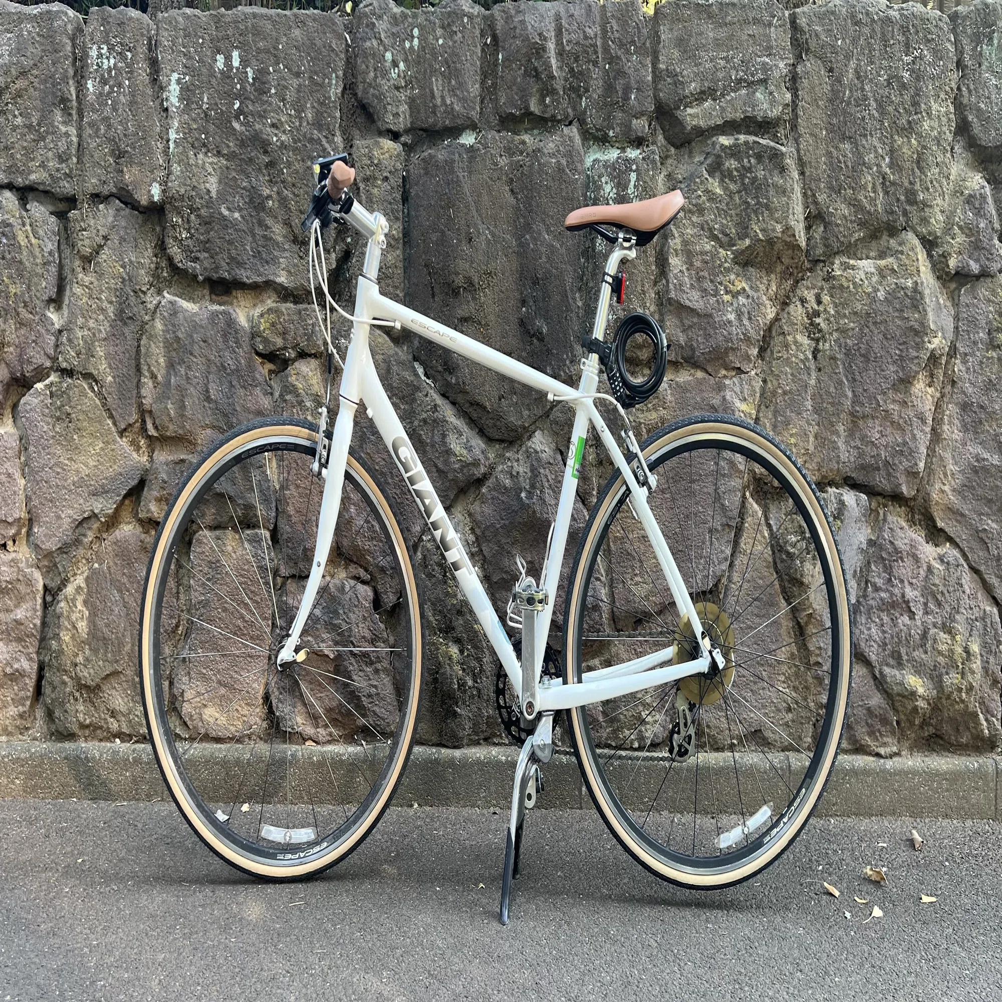 Giant Escape R3】 はじめてのチューブ交換｜のまる｜Webエンジニア
