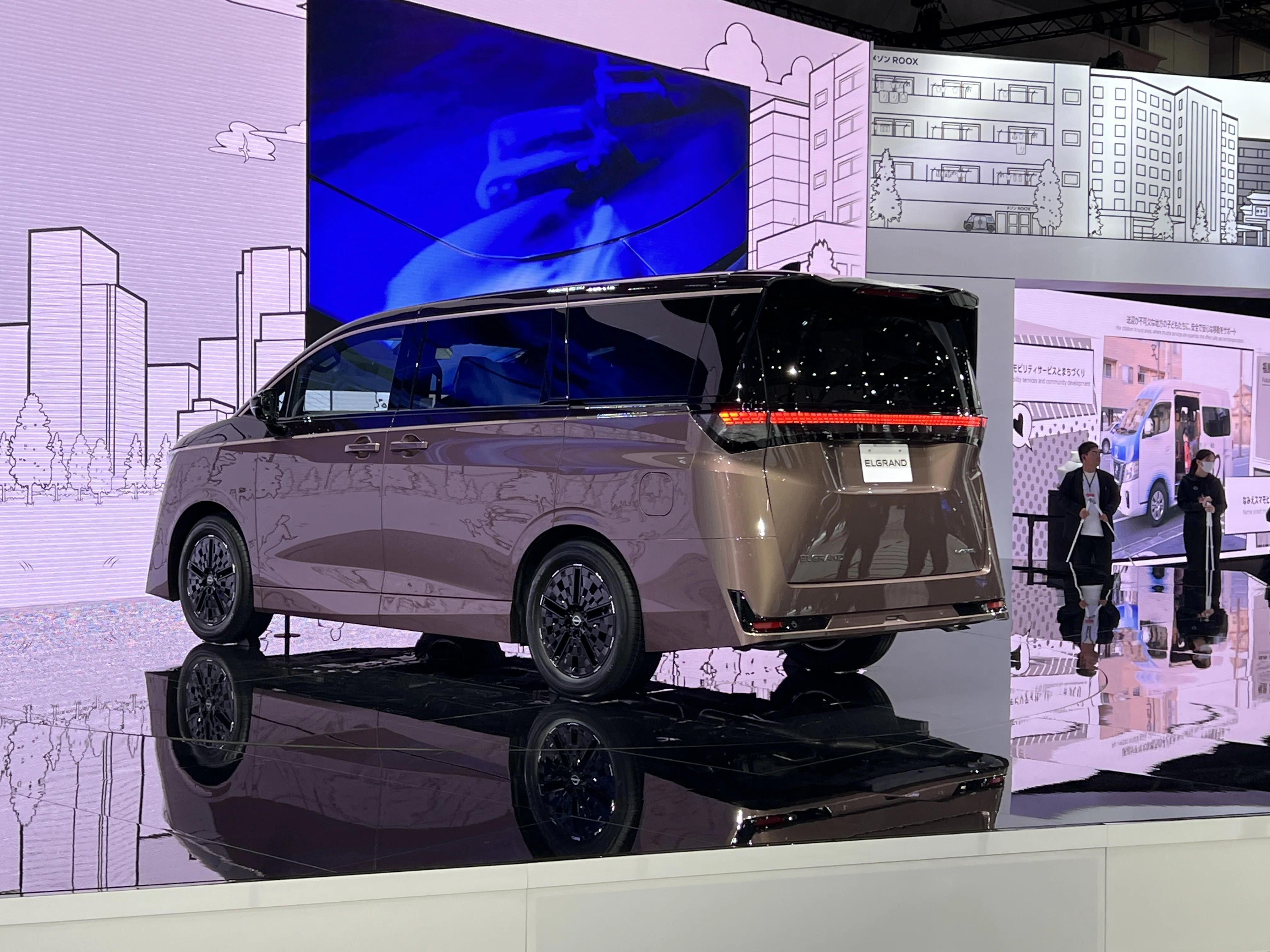 新型日産・エルグランドを見て、改めてトヨタ・アルファードのデザイン