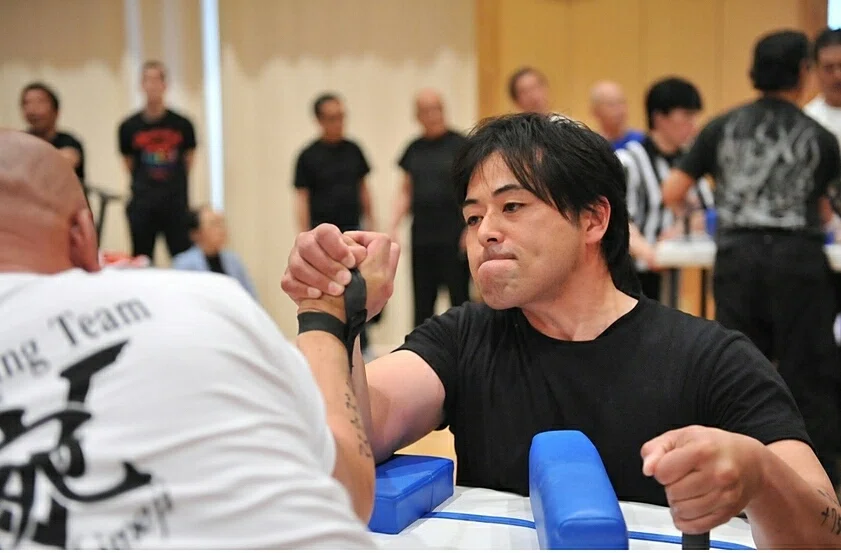 腕相撲が強くなる自宅での筋トレ(自重＋チューブ＋ダンベル)をアーム