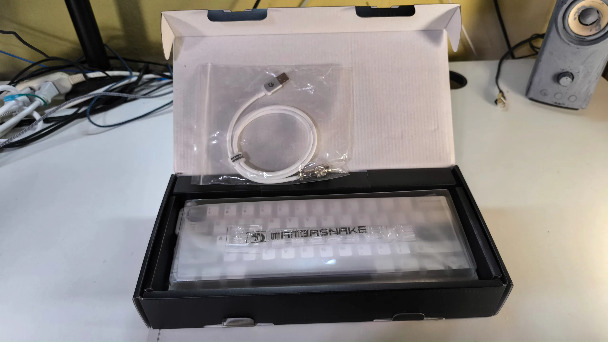 [How does it feel for office work?] Hands-on review of the MAMBASNAKE ...
