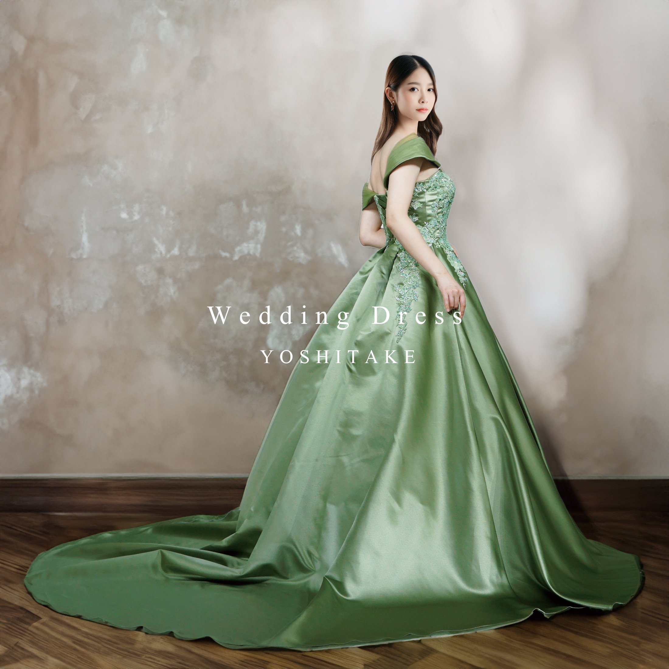 ウエディングドレス.グリーン.サテン.Aライン.オフショル.刺繍
