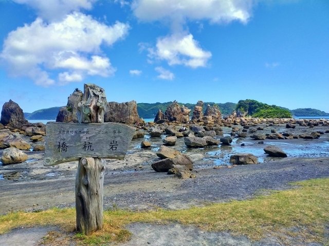 0546 空海が一夜で海に並べた巨岩・ダイナミックな「橋杭岩」（和歌山