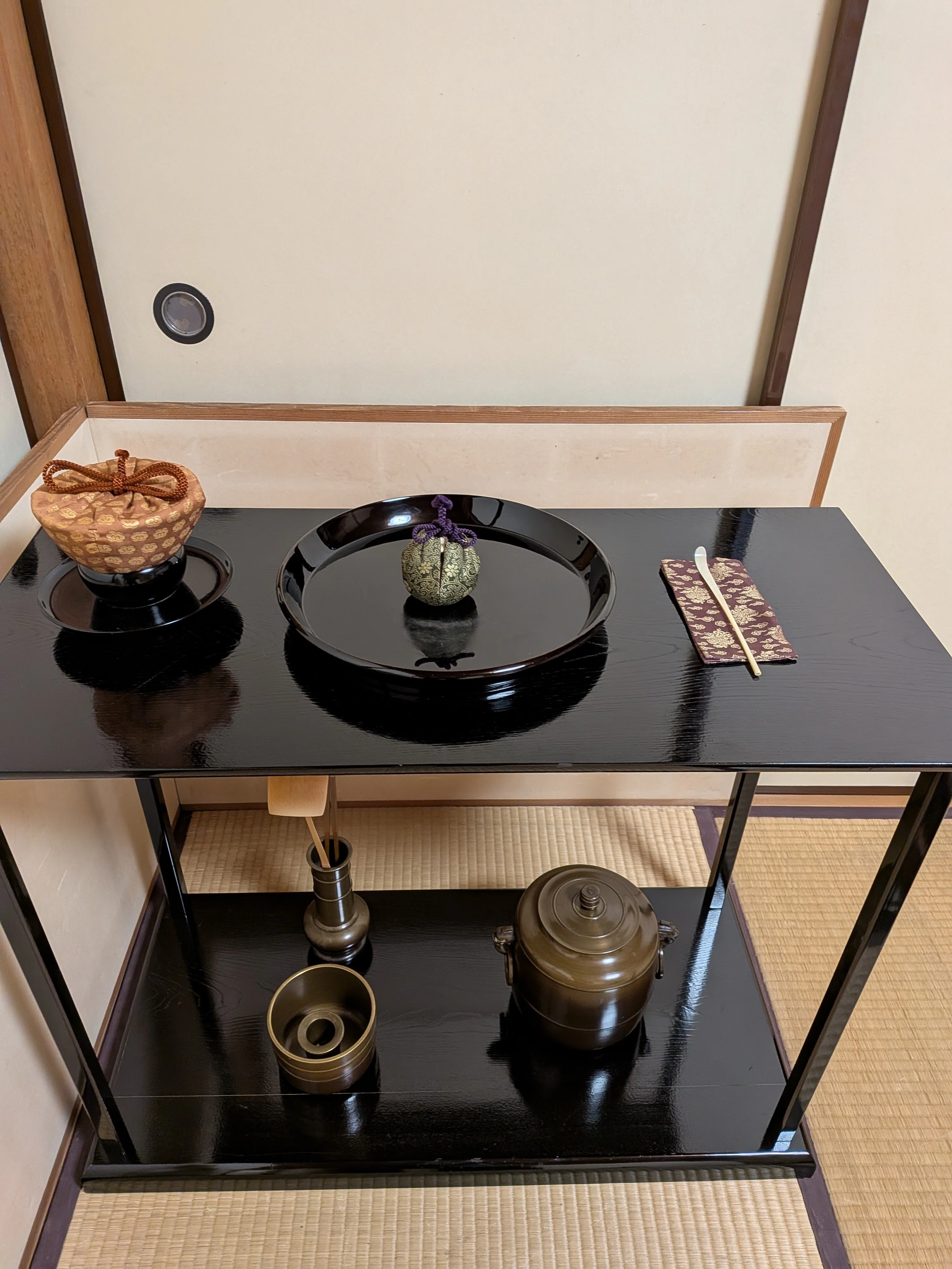 茶道具】木製黒真塗 大円盆 裏千家 淡々斎好写 紙箱 大円之真 奥伝点前