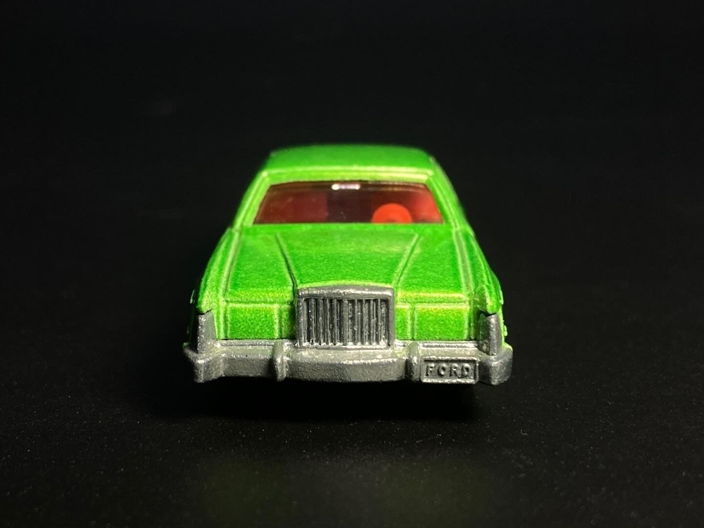 これぞ昭和のアメ車」──トミカNo.F4 フォード・コンチネンタル