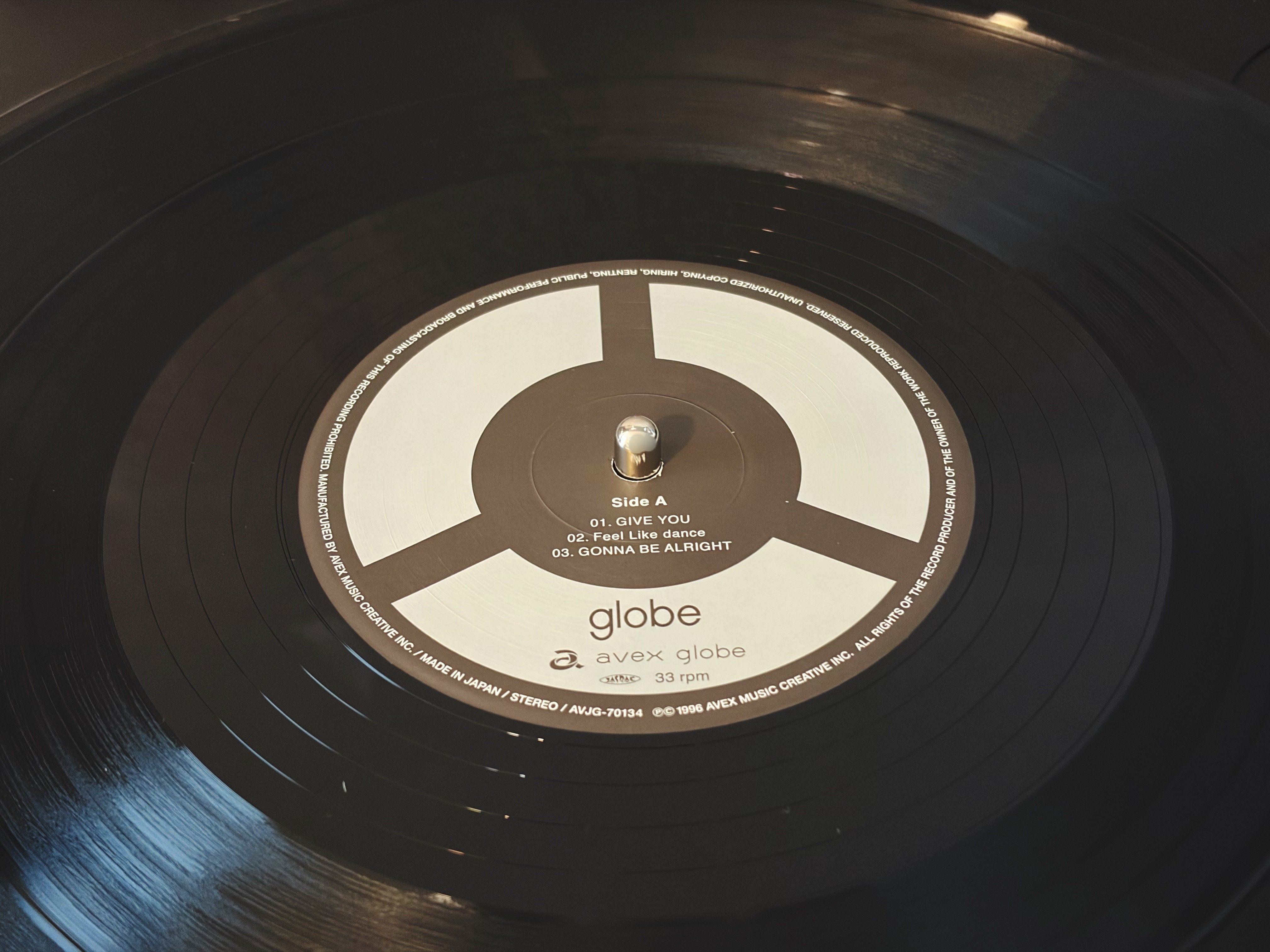 globe 初期4作品の2枚組LPアナログレコードが届いたので、開封してみた