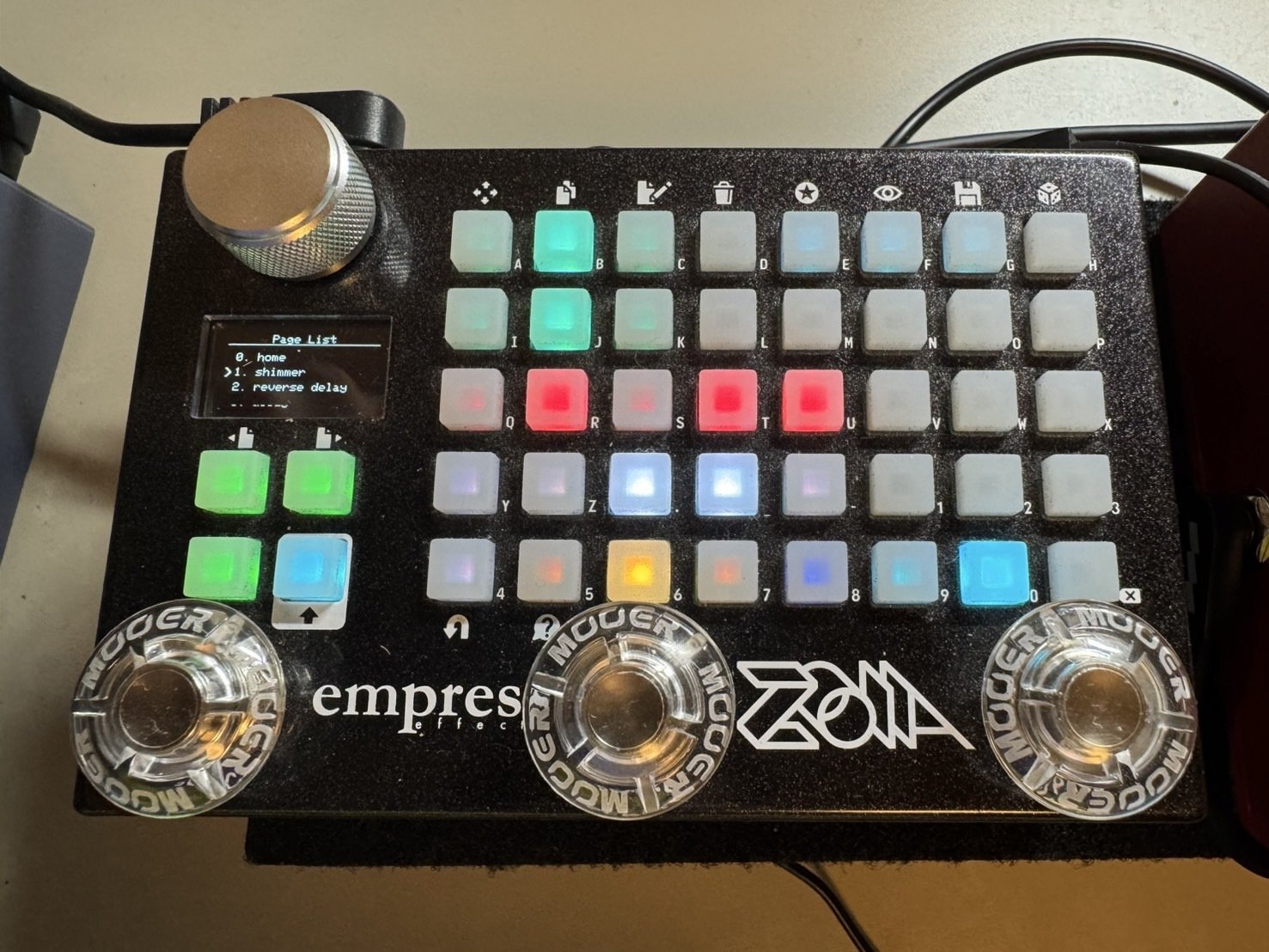 ZOIAを核にすえたミニマムなエフェクターボード｜いぬねこ