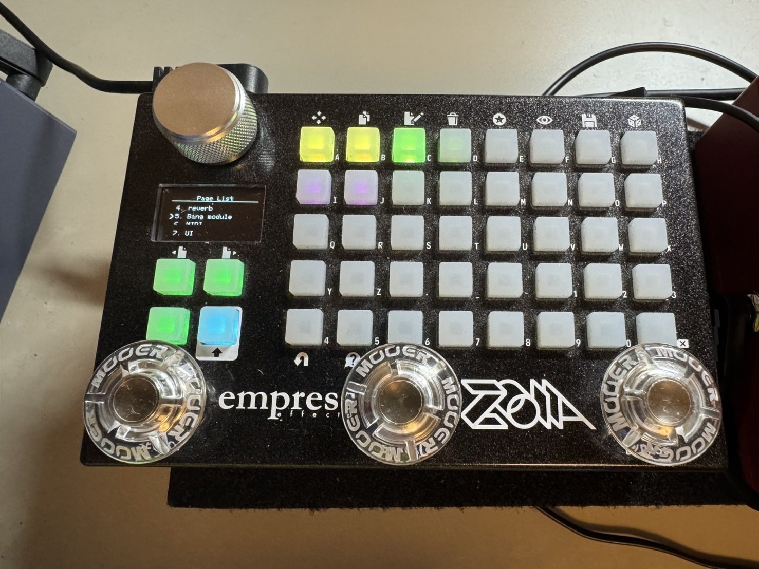 ZOIAを核にすえたミニマムなエフェクターボード｜いぬねこ