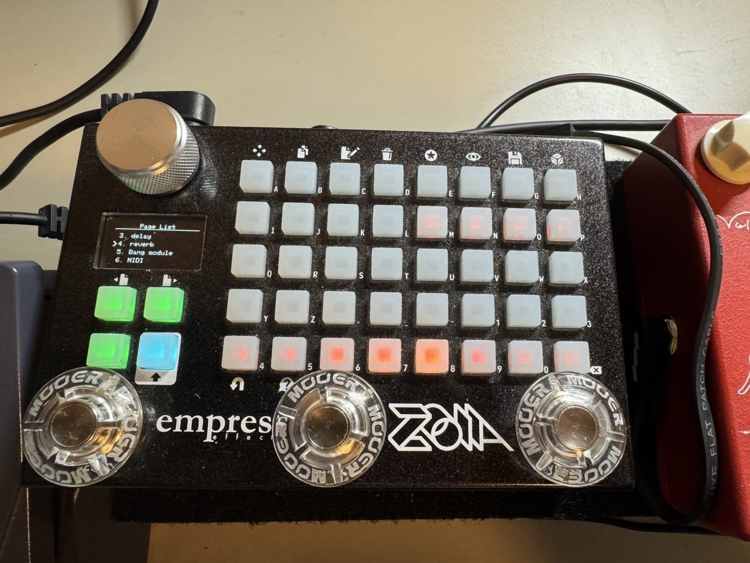 ZOIAを核にすえたミニマムなエフェクターボード｜いぬねこ