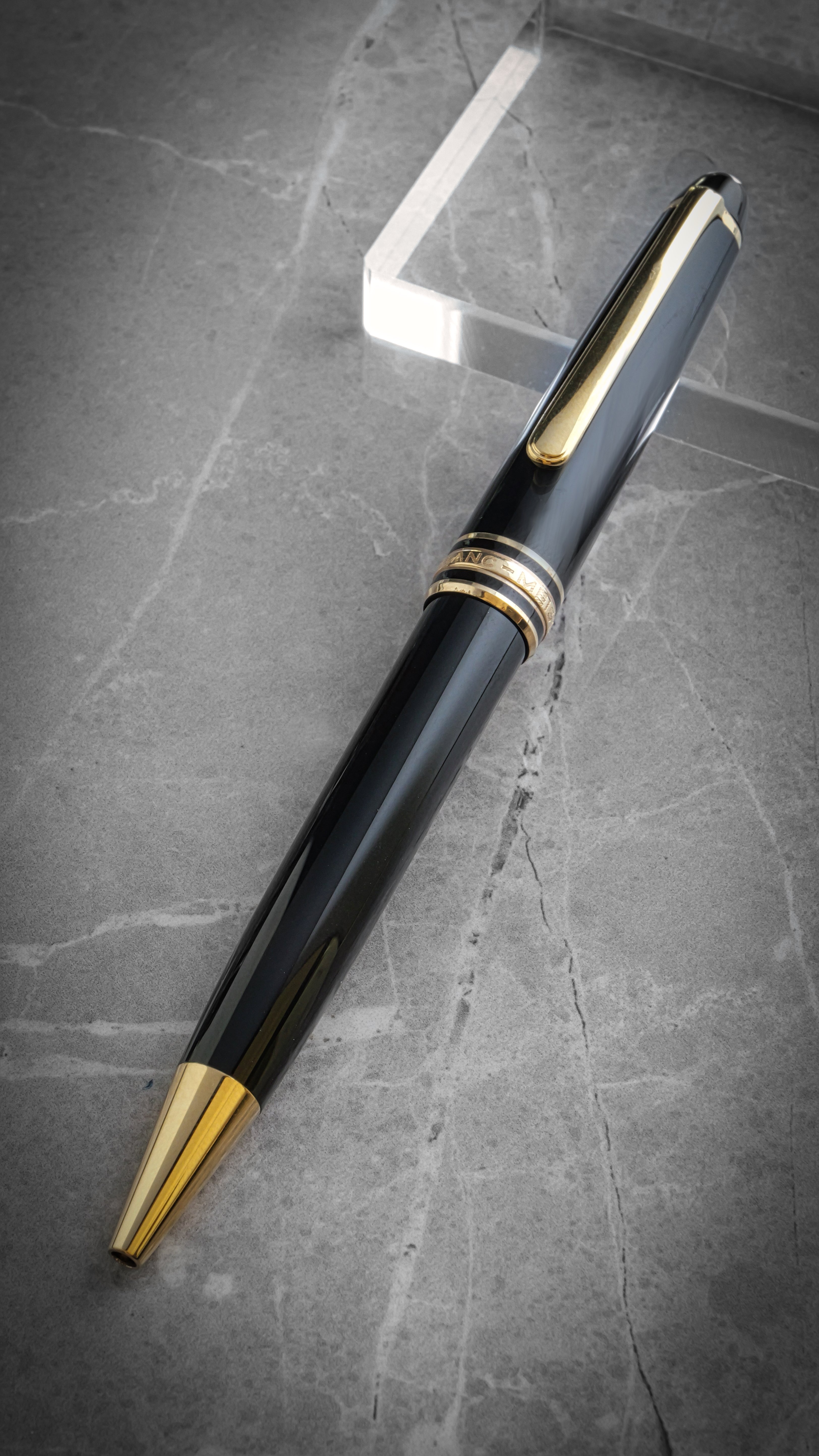 胸ポケットに品格を添える：Meisterstück Classique Ballpoint Pen