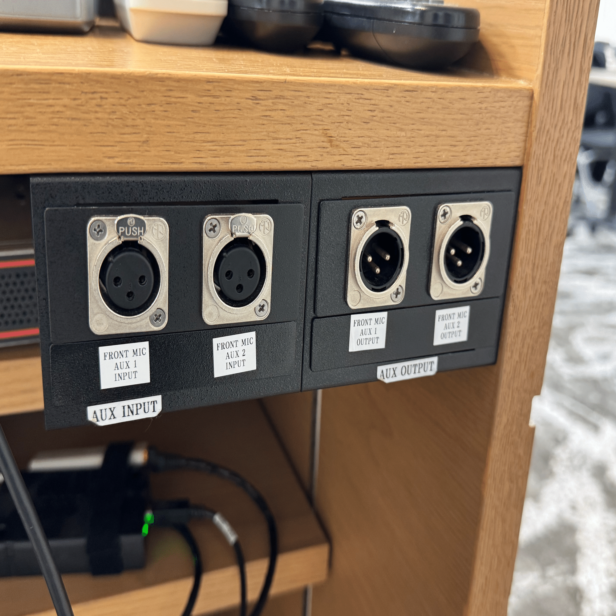 会場スピーカーに音を送るには「マイクレベル」で送らなければいけない