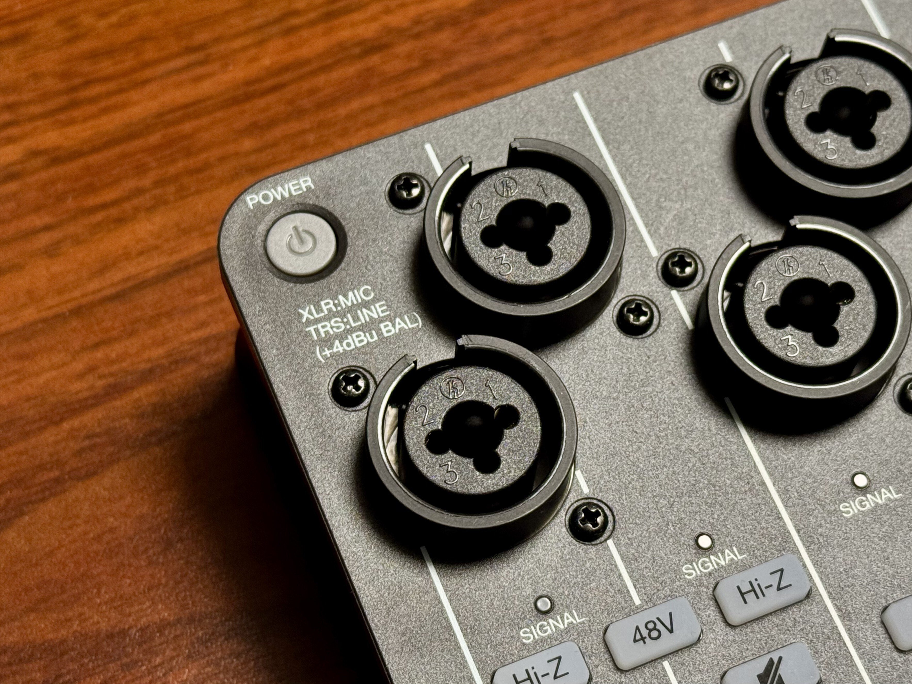 会場スピーカーに音を送るには「マイクレベル」で送らなければいけない