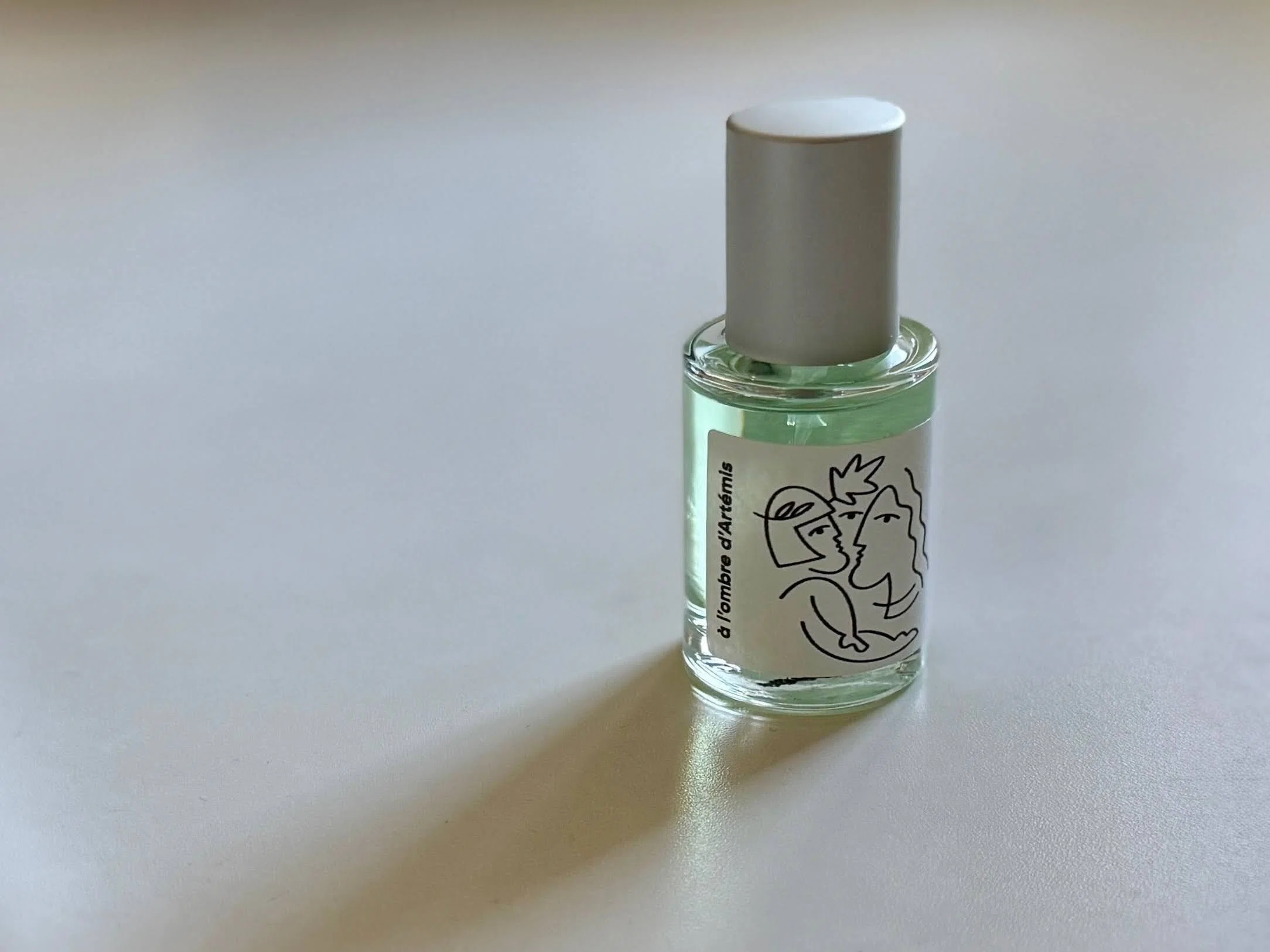 Hellenist | À l'Ombre d'Artémis。境界が溶け合うグリーンの