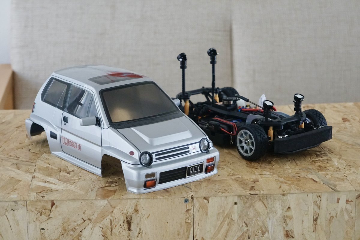 遊びたいけど作るの苦手」スムーズに本格ラジコンを始めてもらう