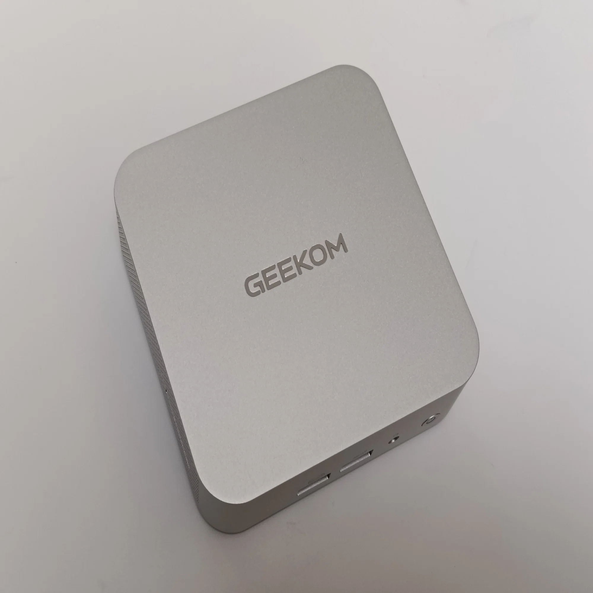GEEKOM A6を試す｜「足るを知る」大人のための一台｜神宮カミト