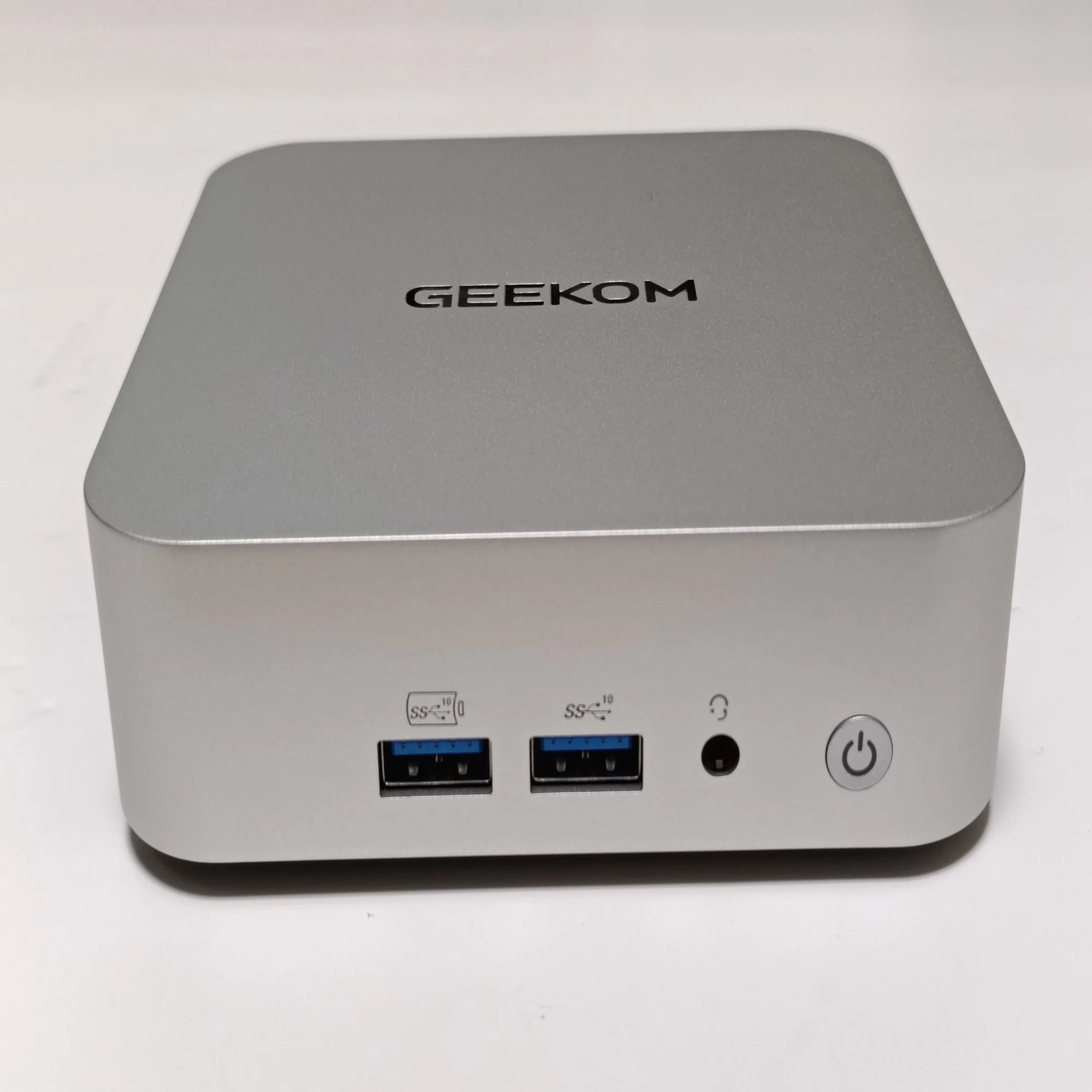 GEEKOM A6を試す｜「足るを知る」大人のための一台｜神宮カミト