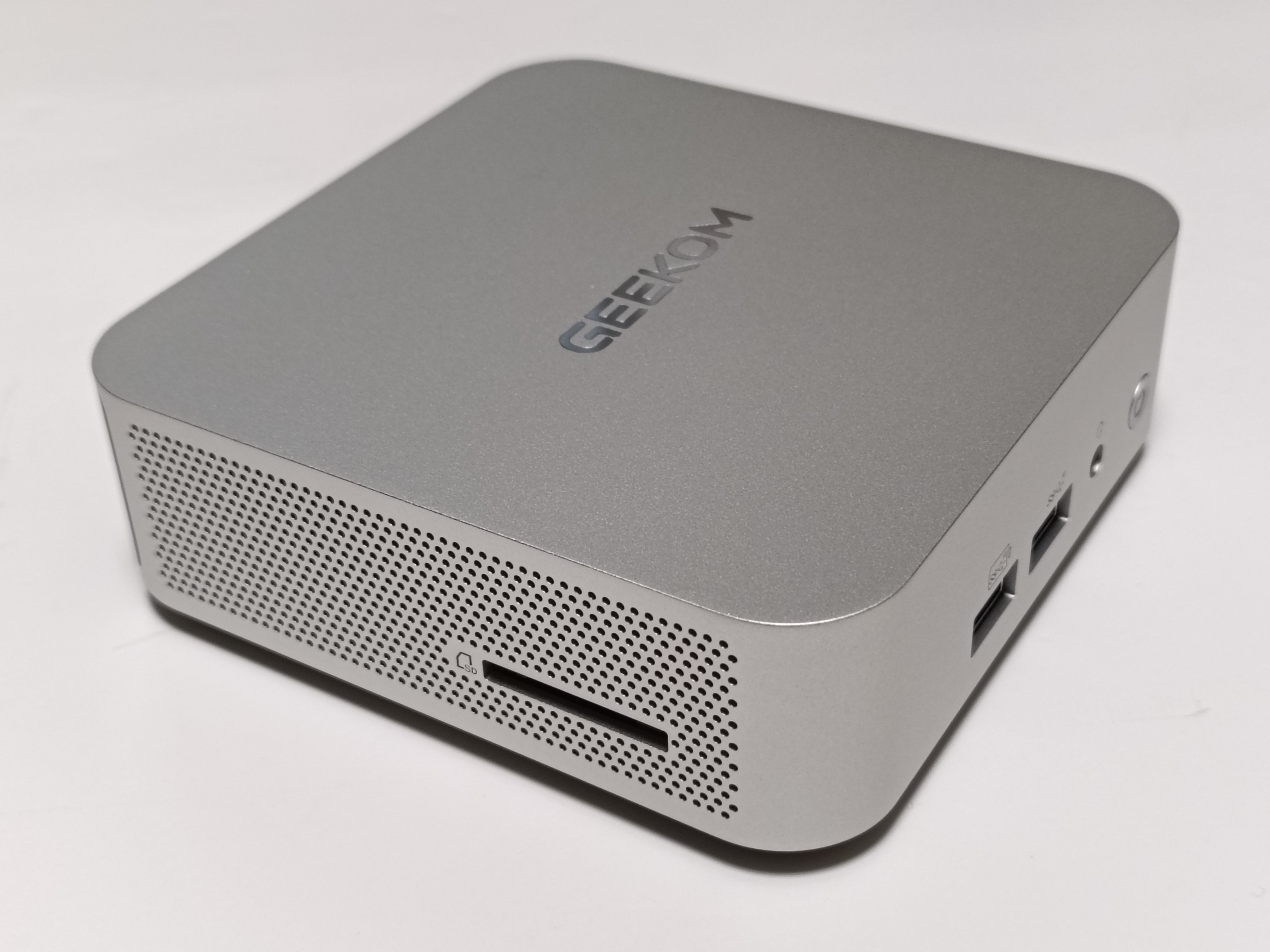 GEEKOM A6を試す｜「足るを知る」大人のための一台｜神宮カミト