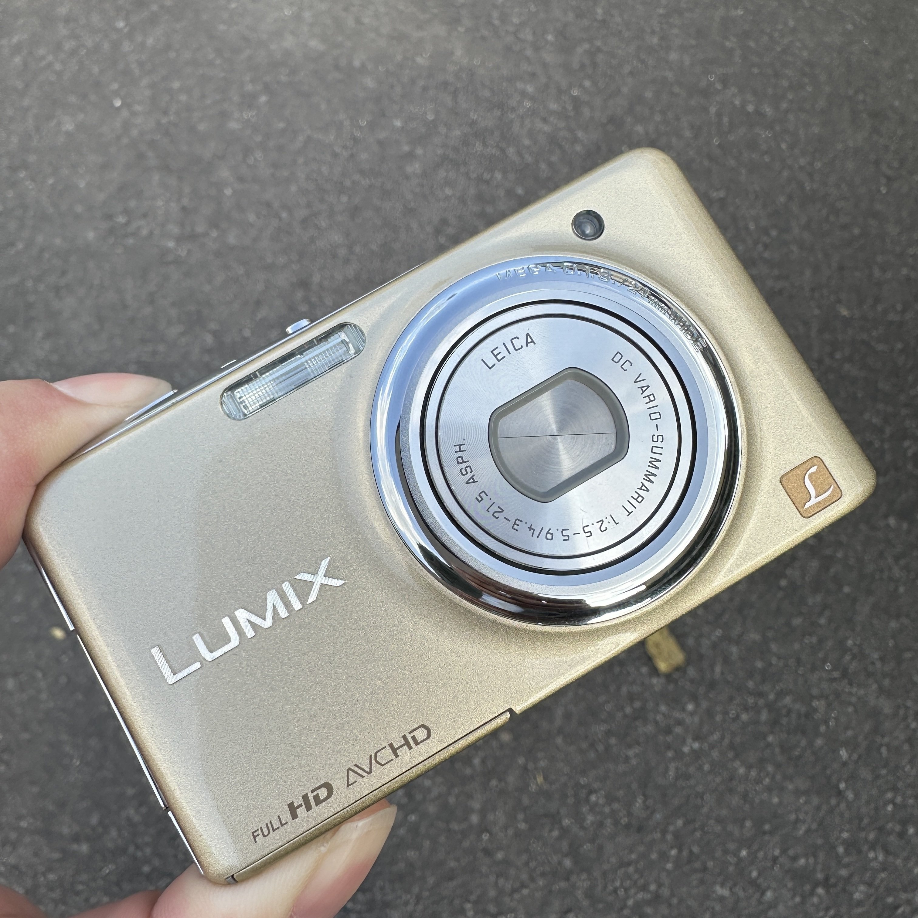 【美品】Panasonic LUMIX DMC-FX77 ゴールド コンデジ Amazon | パナソニック デジタルカメラ LUMIX FX77 レオパードゴールド