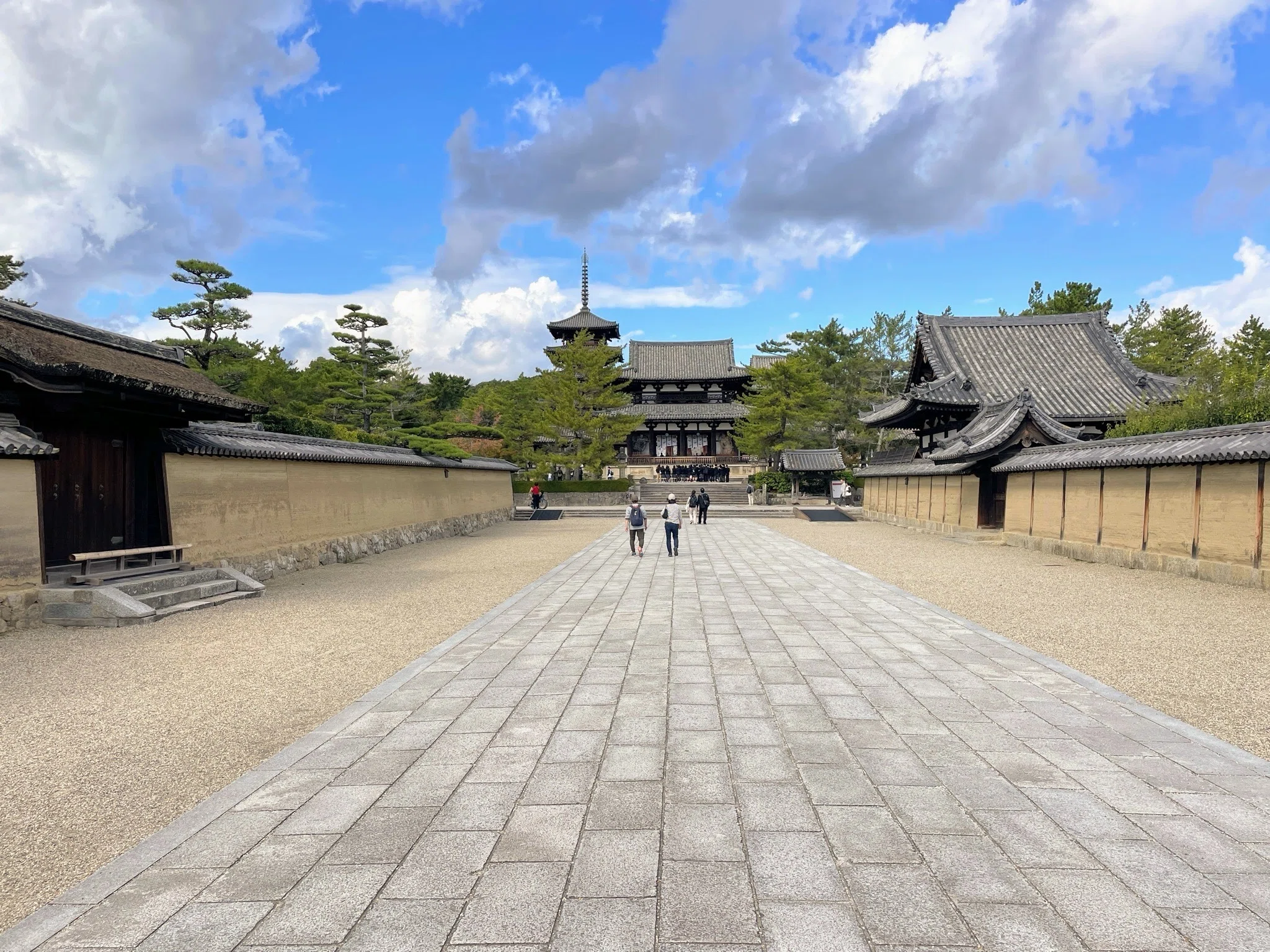 法隆寺の御開帳と、斑鳩三塔 奈良の秋｜美術館とお寺と猫