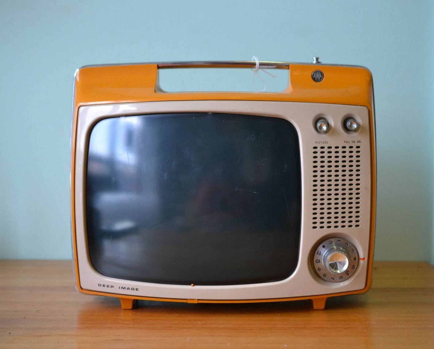 昭和レトロ、希少　ナショナル　ポータブルテレビ昭和 △82年製 レトロ 希少｜ポータブル アナログTV 昭和57年｜National TH6