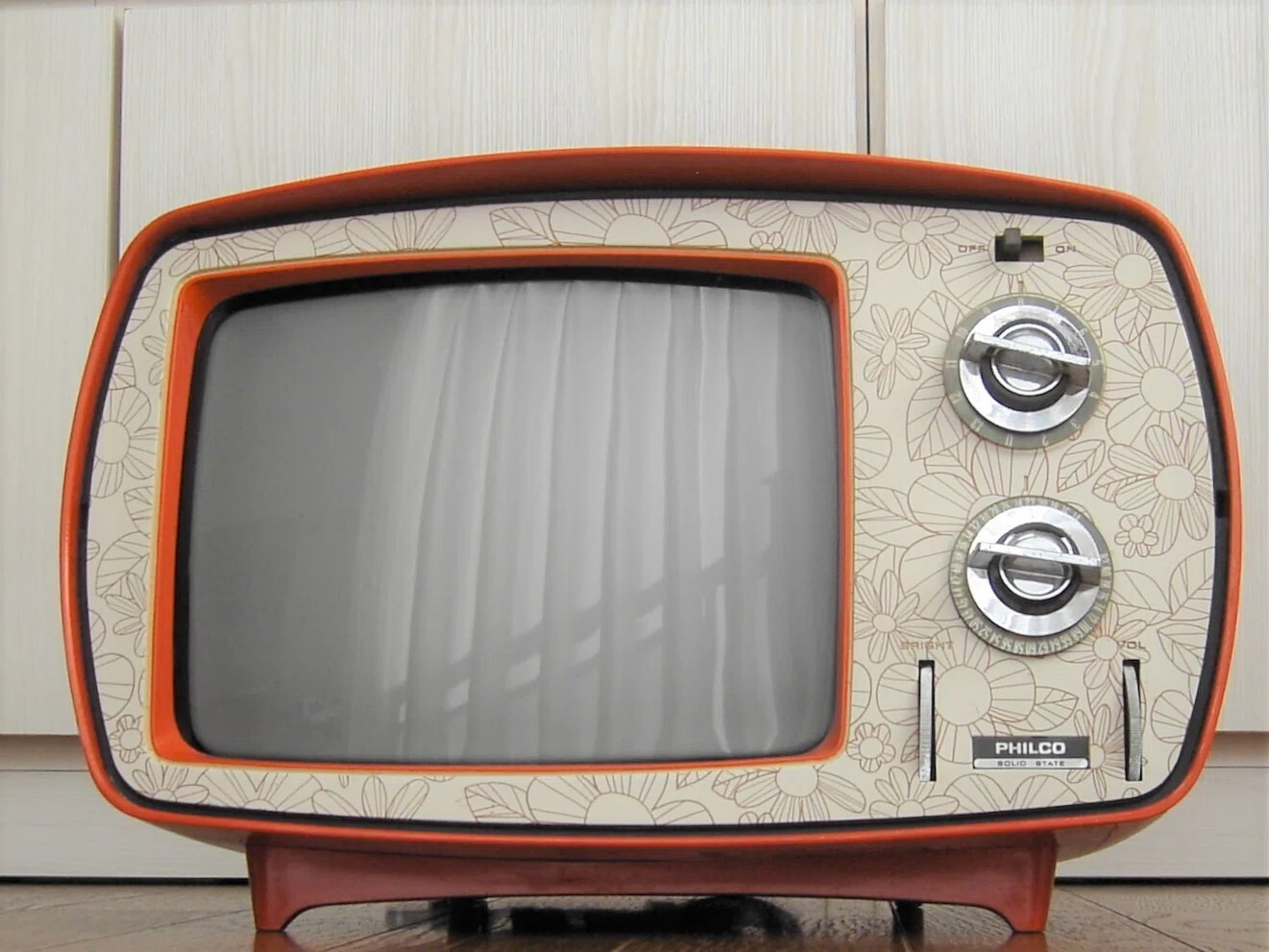 昭和のポータブルテレビ｜昭和レトログラフィティ