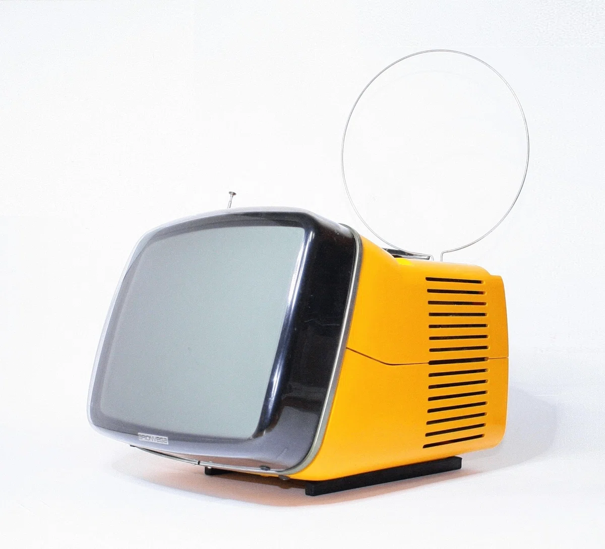 昭和のポータブルテレビ｜昭和レトログラフィティ