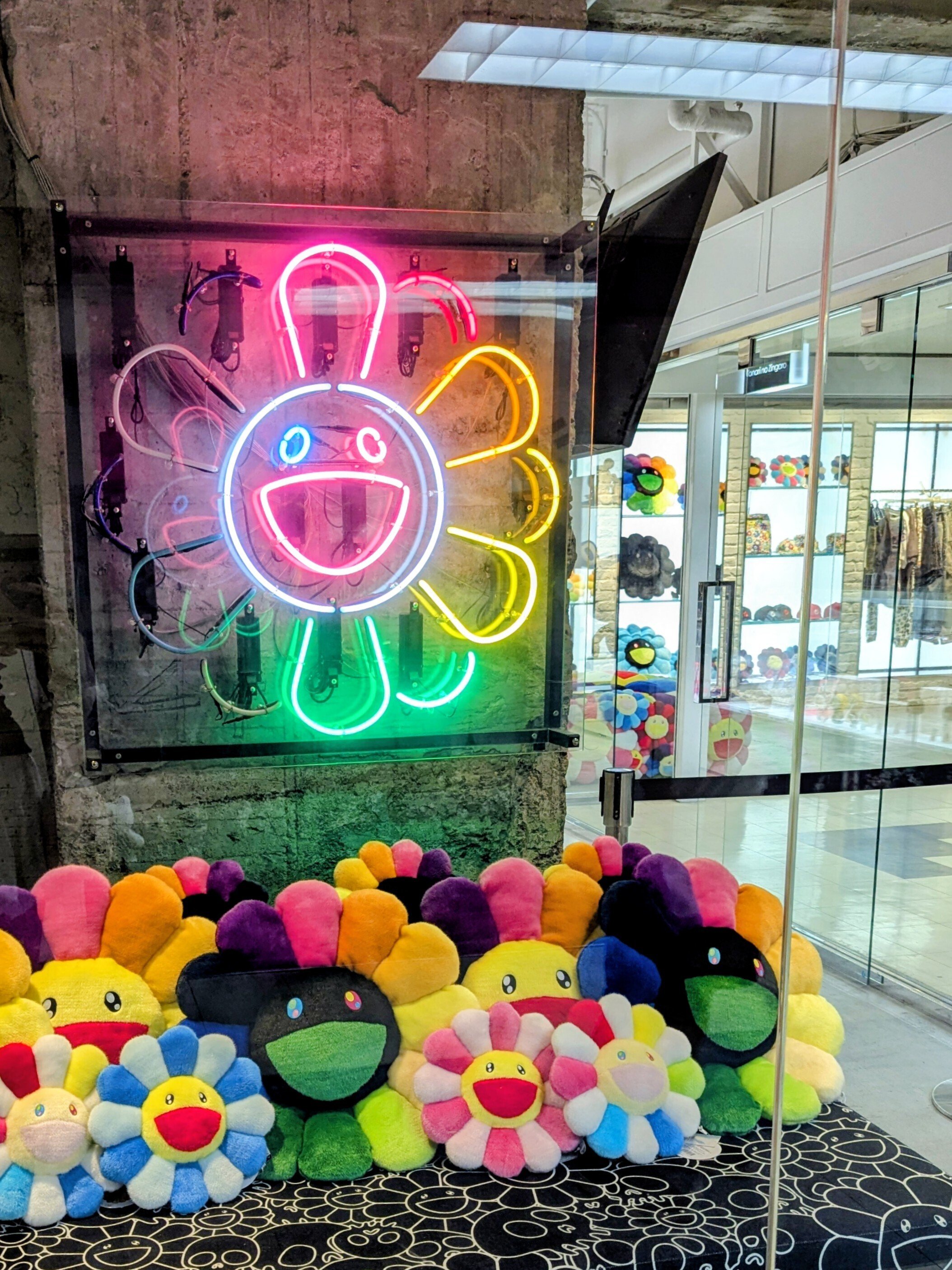 POPでCUTEでへんてこりんな、村上隆の世界へ。｜もっちりおいも