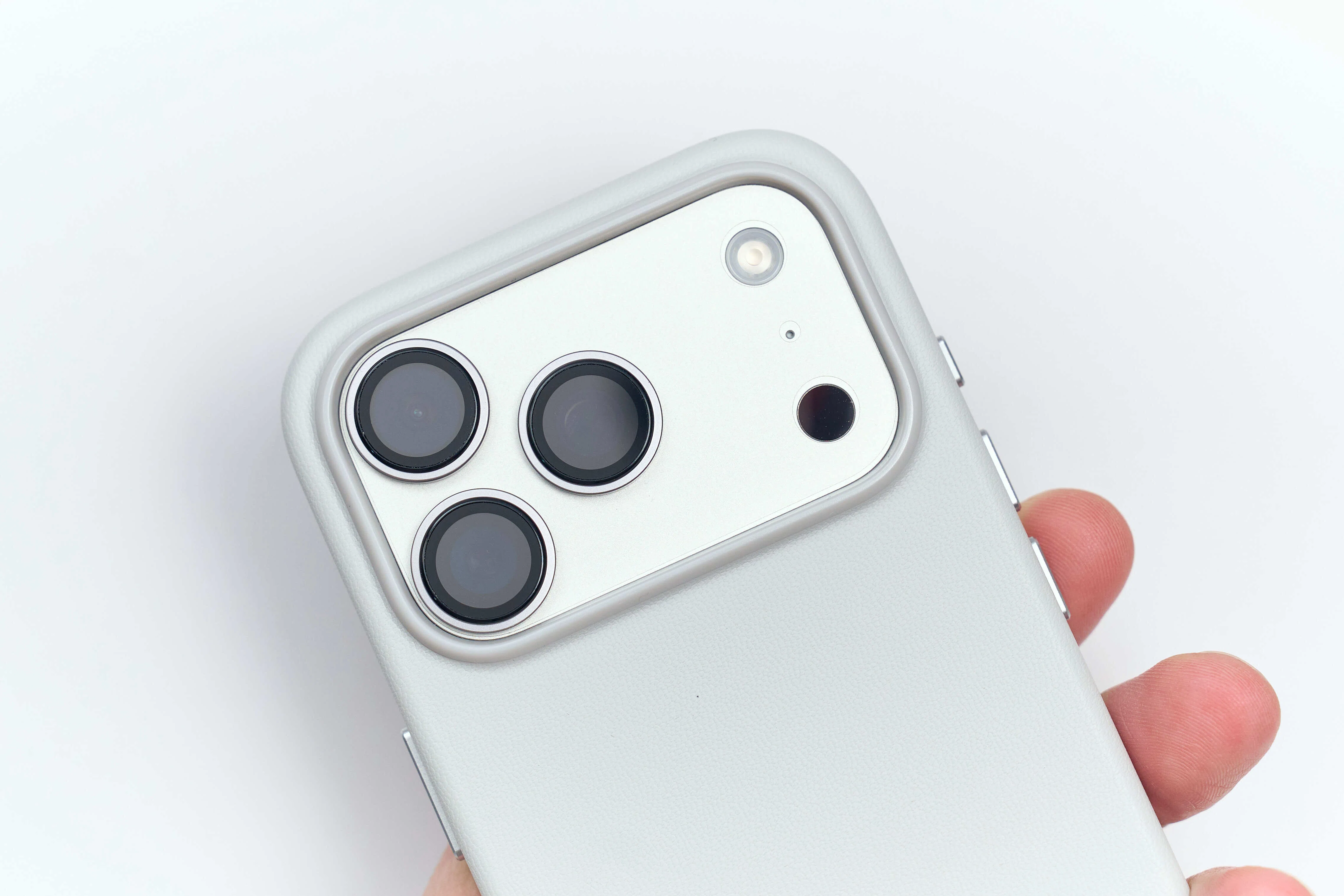 iPhone 17 Pro カメラバンプ保護してみた | ケースだけじゃ守れない 