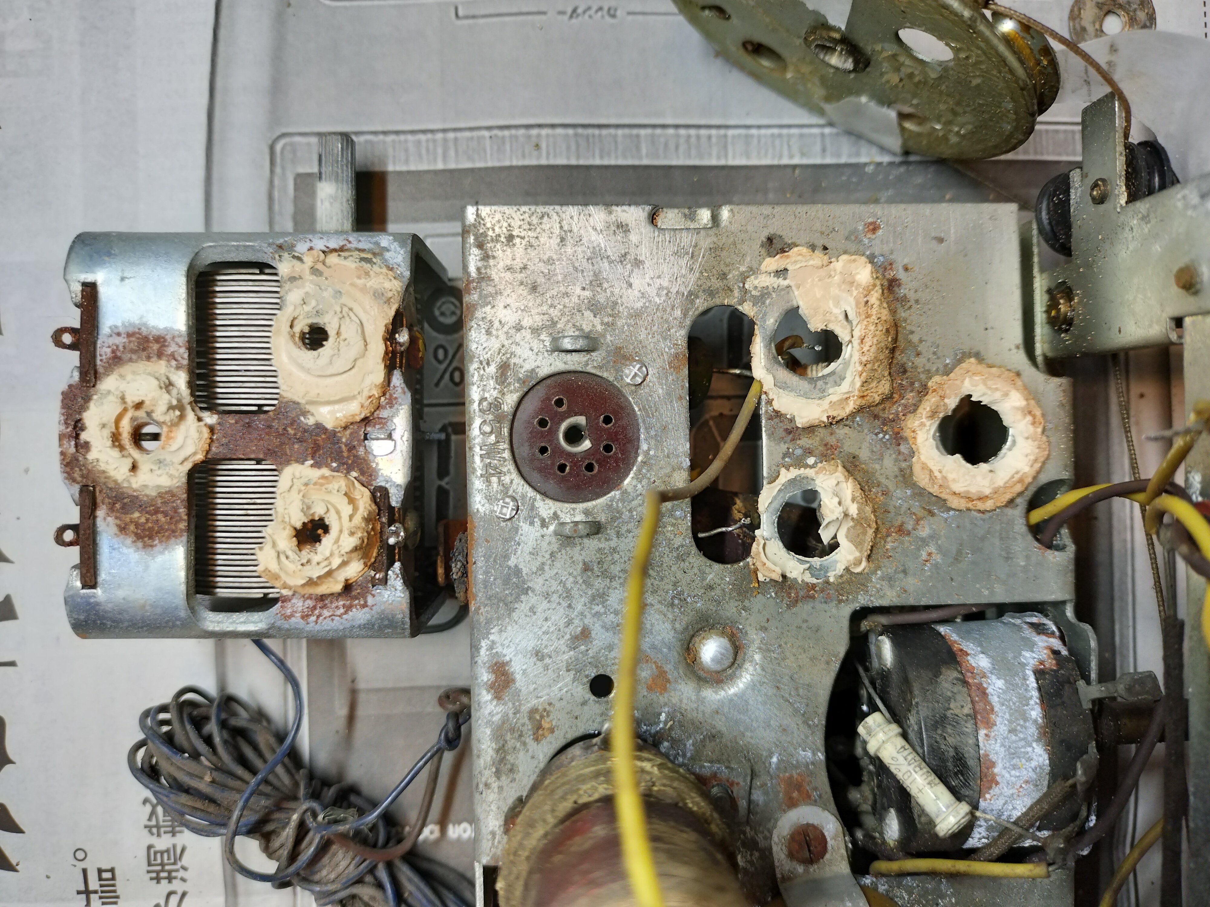 真空管ラジオ　4球ST管　完動品　　　　　　　　　　　　不良部品古い部品交換済み 真空管ラジオ 4球ST管式 完動品 不良部品、古い部品交換済み