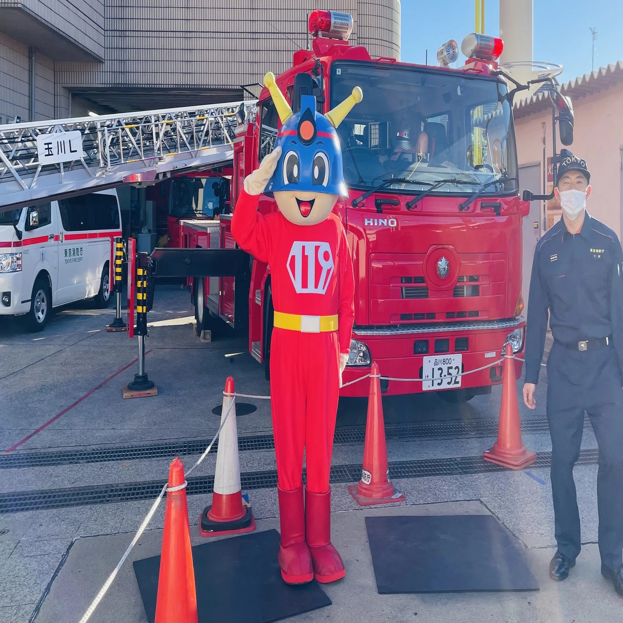 東京消防庁『キュータ』さんと、警視庁『ピーポくん』。マスコット 