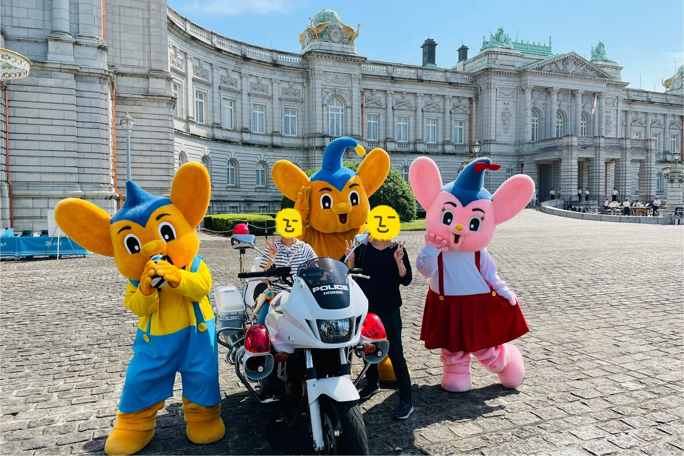 東京消防庁『キュータ』さんと、警視庁『ピーポくん』。マスコット