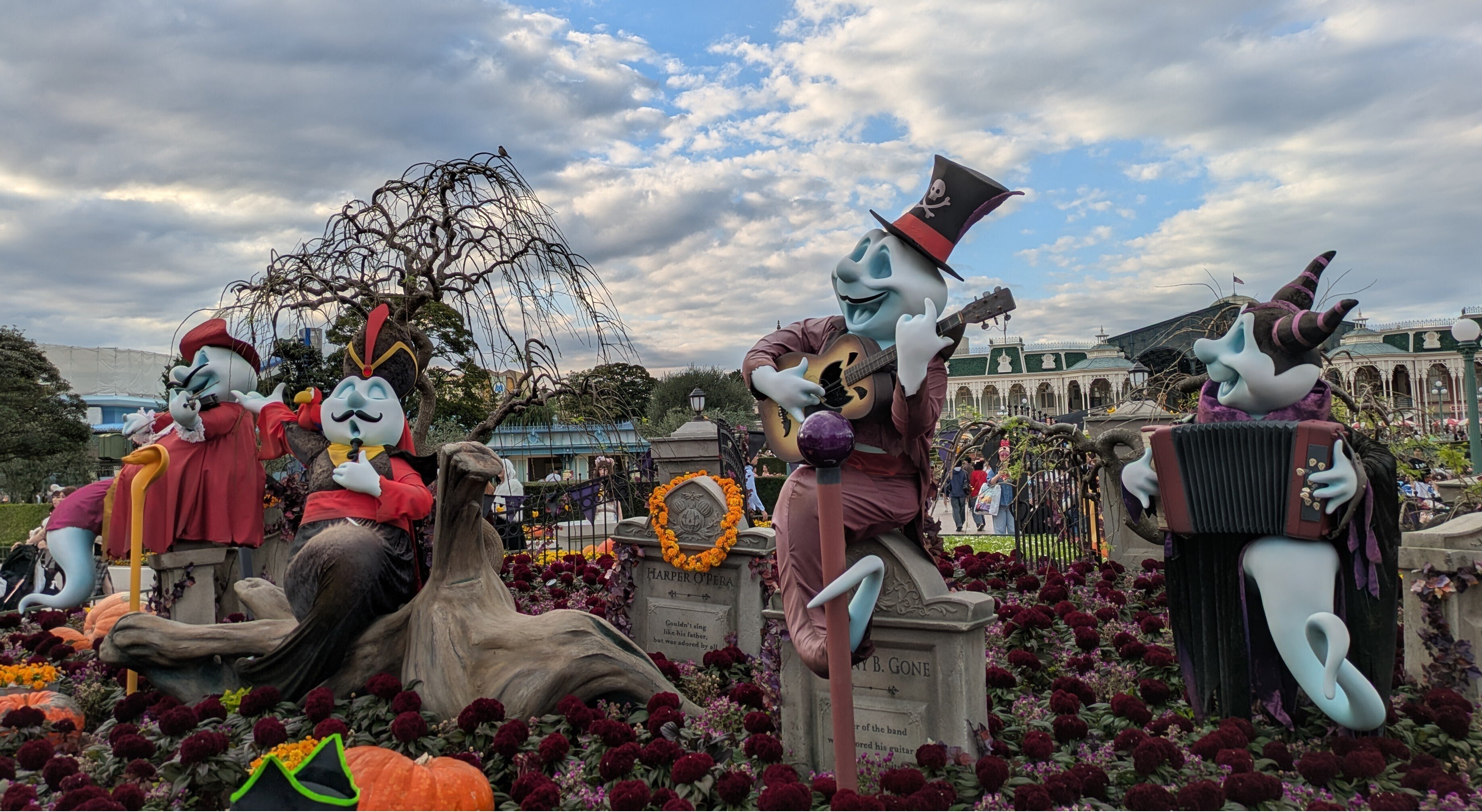 ヴィランズが誘う、闇と光の祝祭ディズニー・ハロウィーン2025