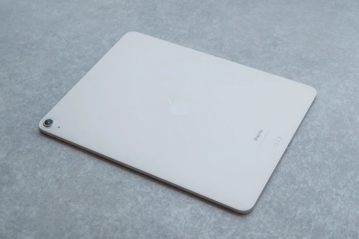 iPad Airで快適に手書きするために使っているミヤビックスの背面保護フィルム
