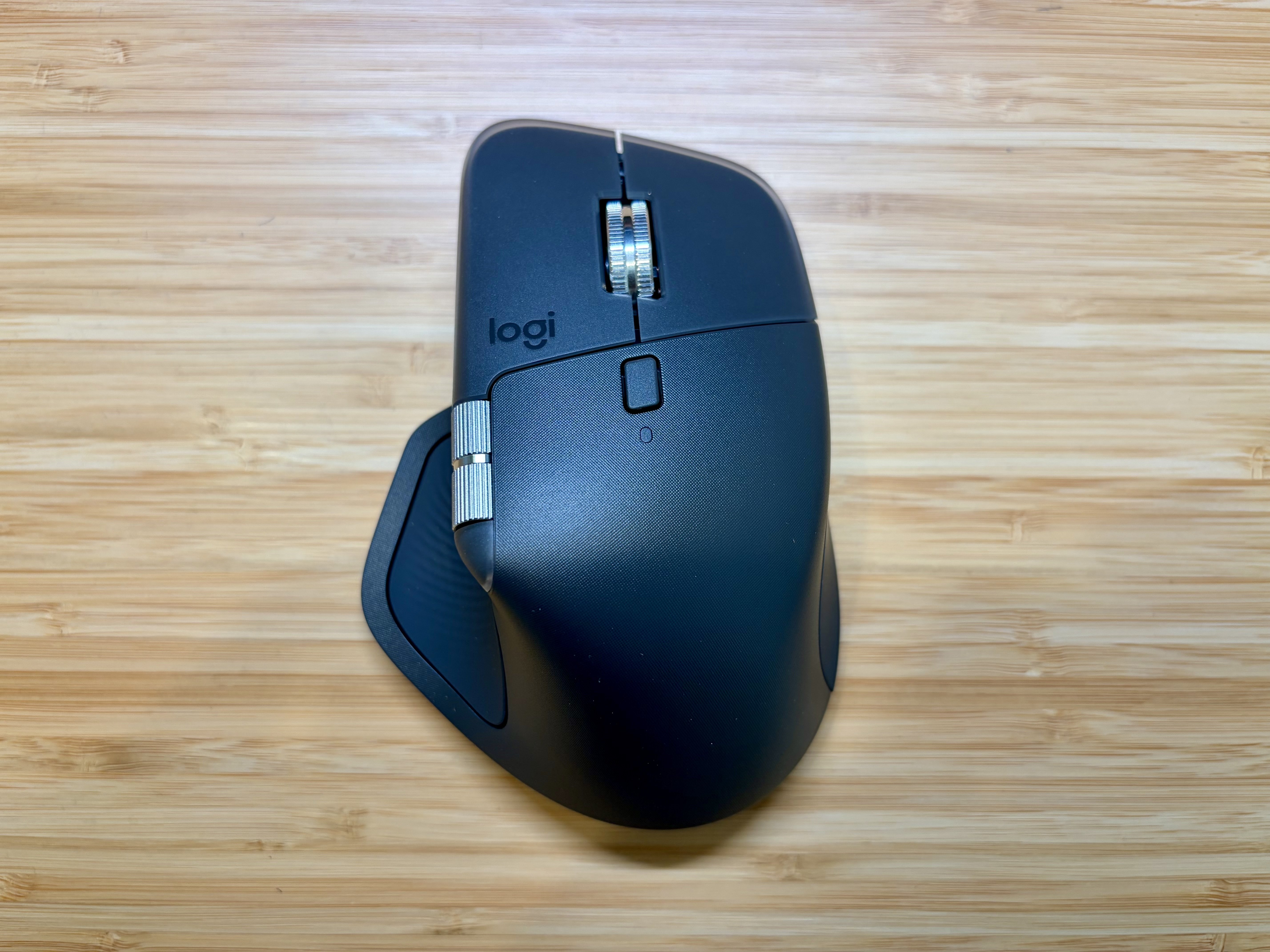 ロジクール MX MASTER 4を買うべき？3との違いを実機で比較｜重さ・音