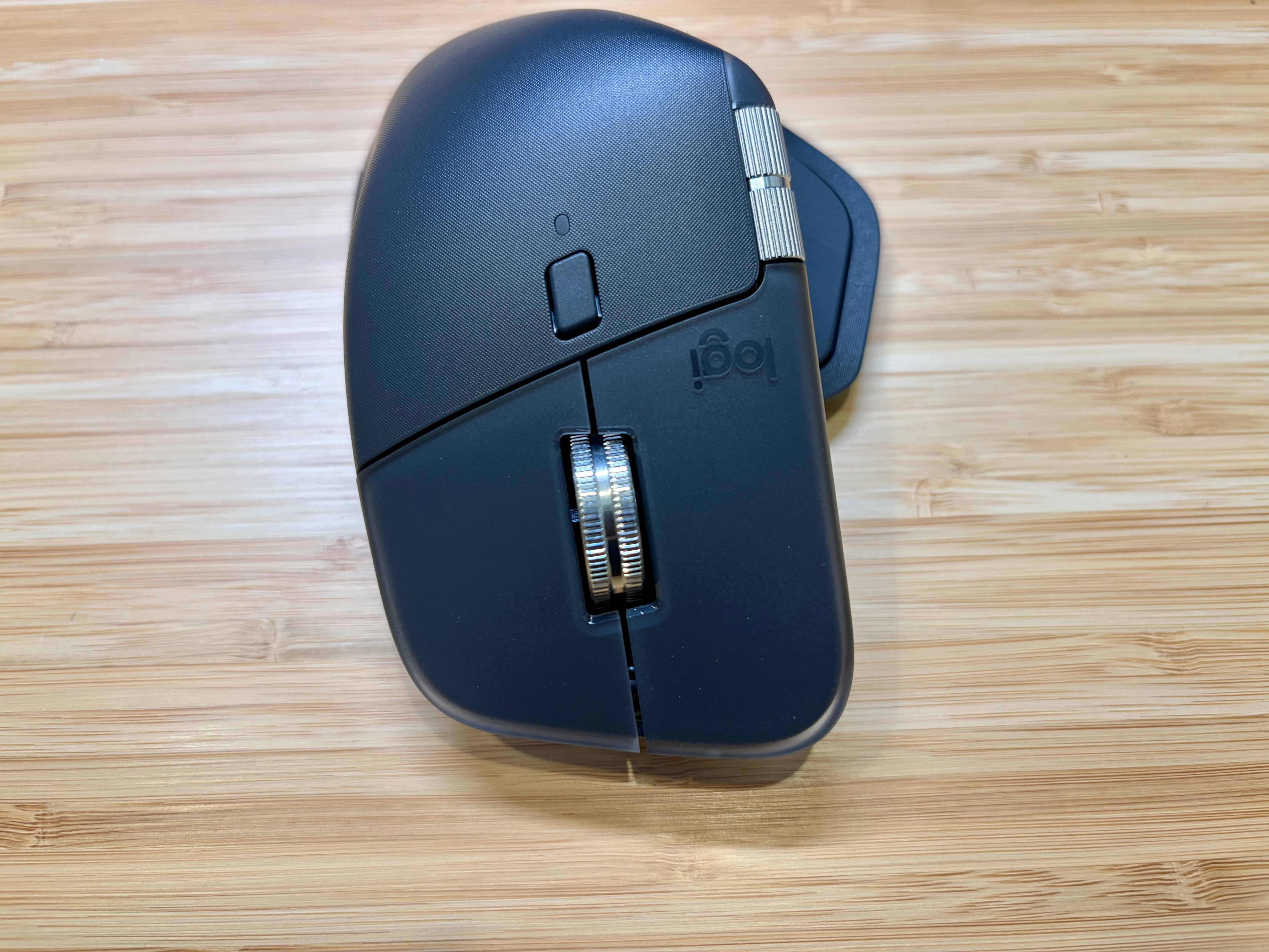 ロジクール MX MASTER 4を買うべき？3との違いを実機で比較｜重さ・音