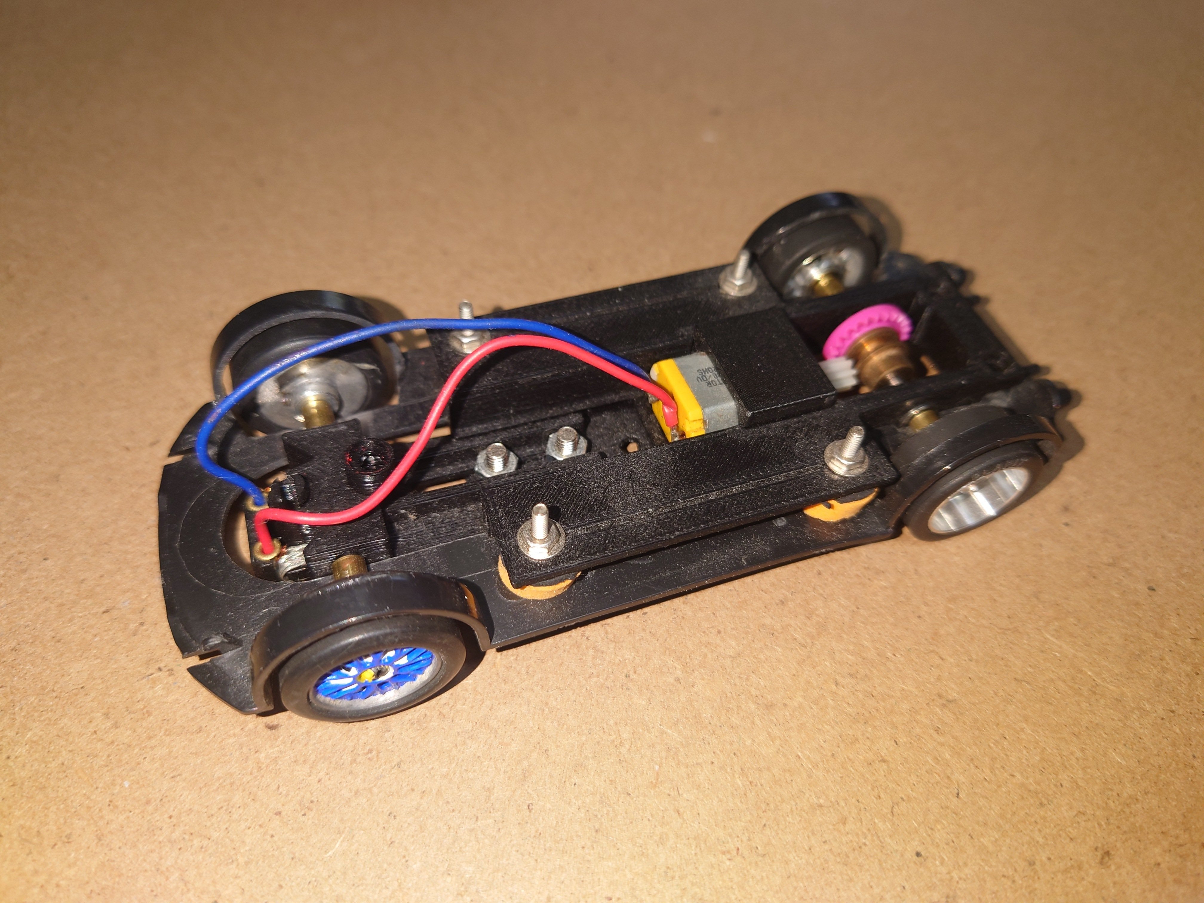 1/32スロットカーシャーシ｜Noel