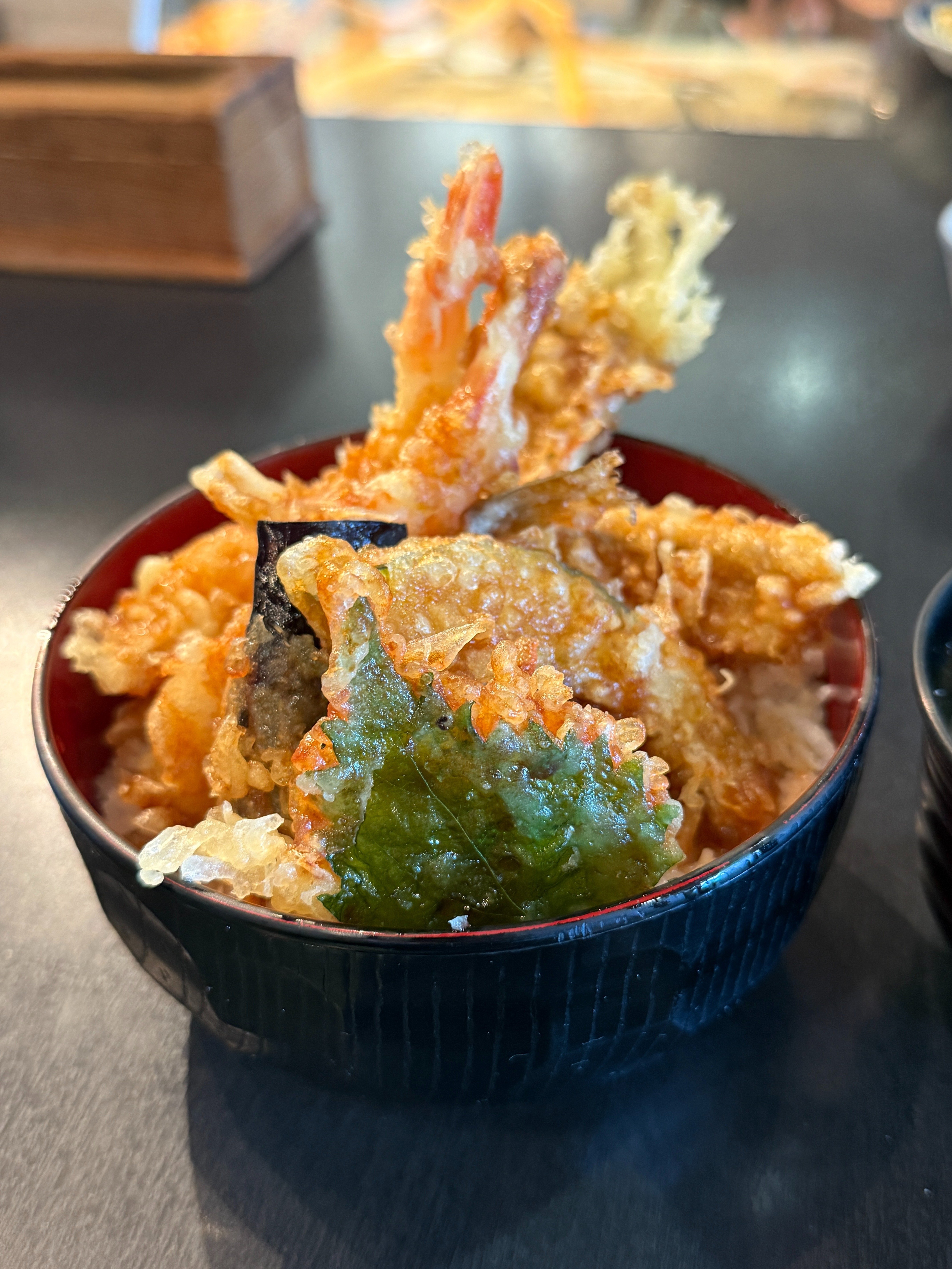 沼津港で味わう新鮮三昧！魚市場食堂の魅力｜Shazzan