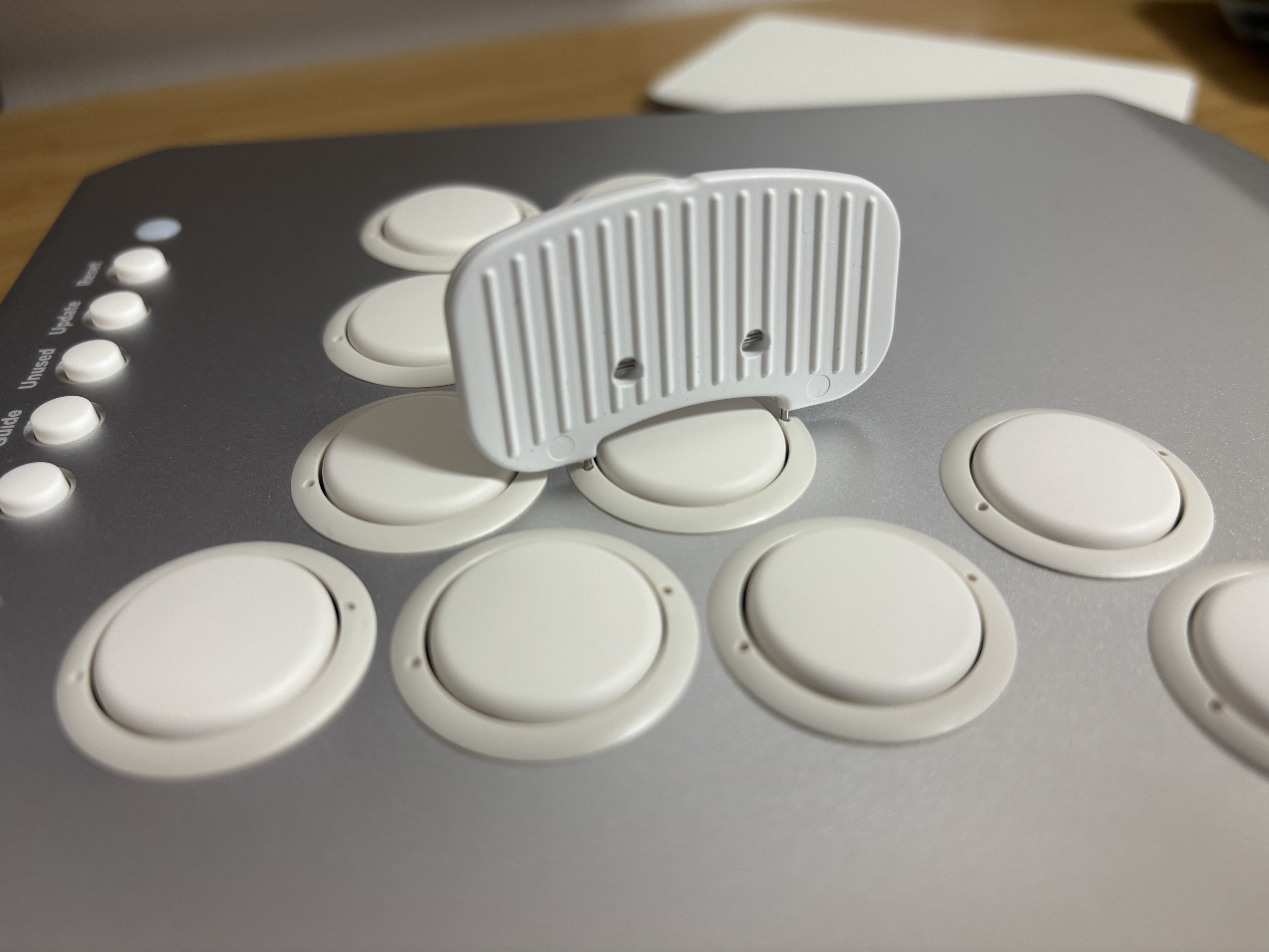 レバーアケコン VARMILO KASSAI レビュー | コンパクトな増設ボタンに