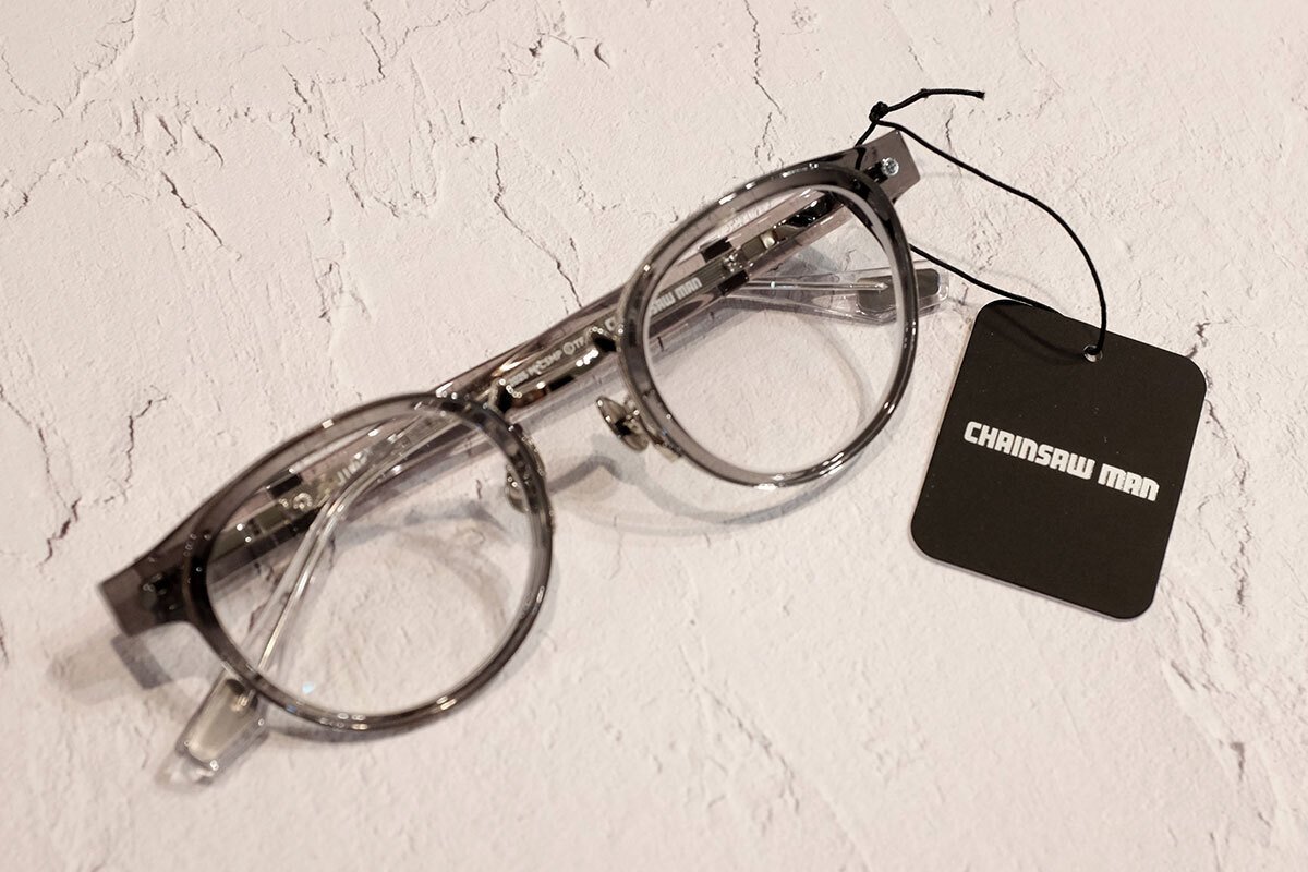 AI試着とリアル接客が買う理由を創る 「チェンソーマン」コラボメガネ