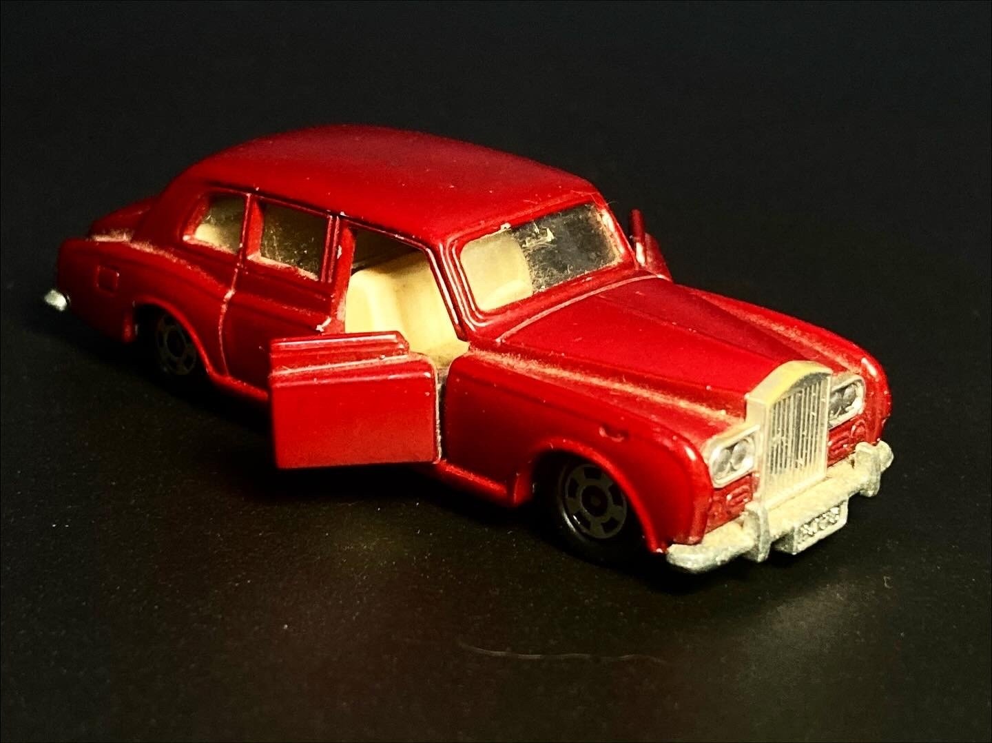 昭和トミカ】ロールスロイス ファンタムⅥ──手のひらの上の“王室の