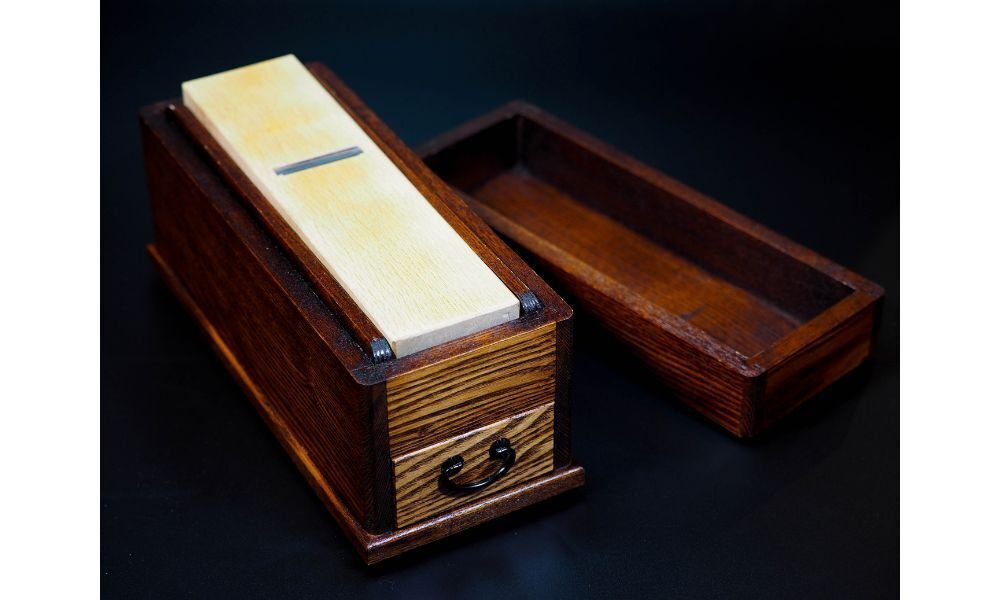 年代物 未使用品 にんべん式 かつお節削り器 472838 年代物 未使用品 にんべん式 かつお節削り器 472838 鰹節削り器 Z120｜