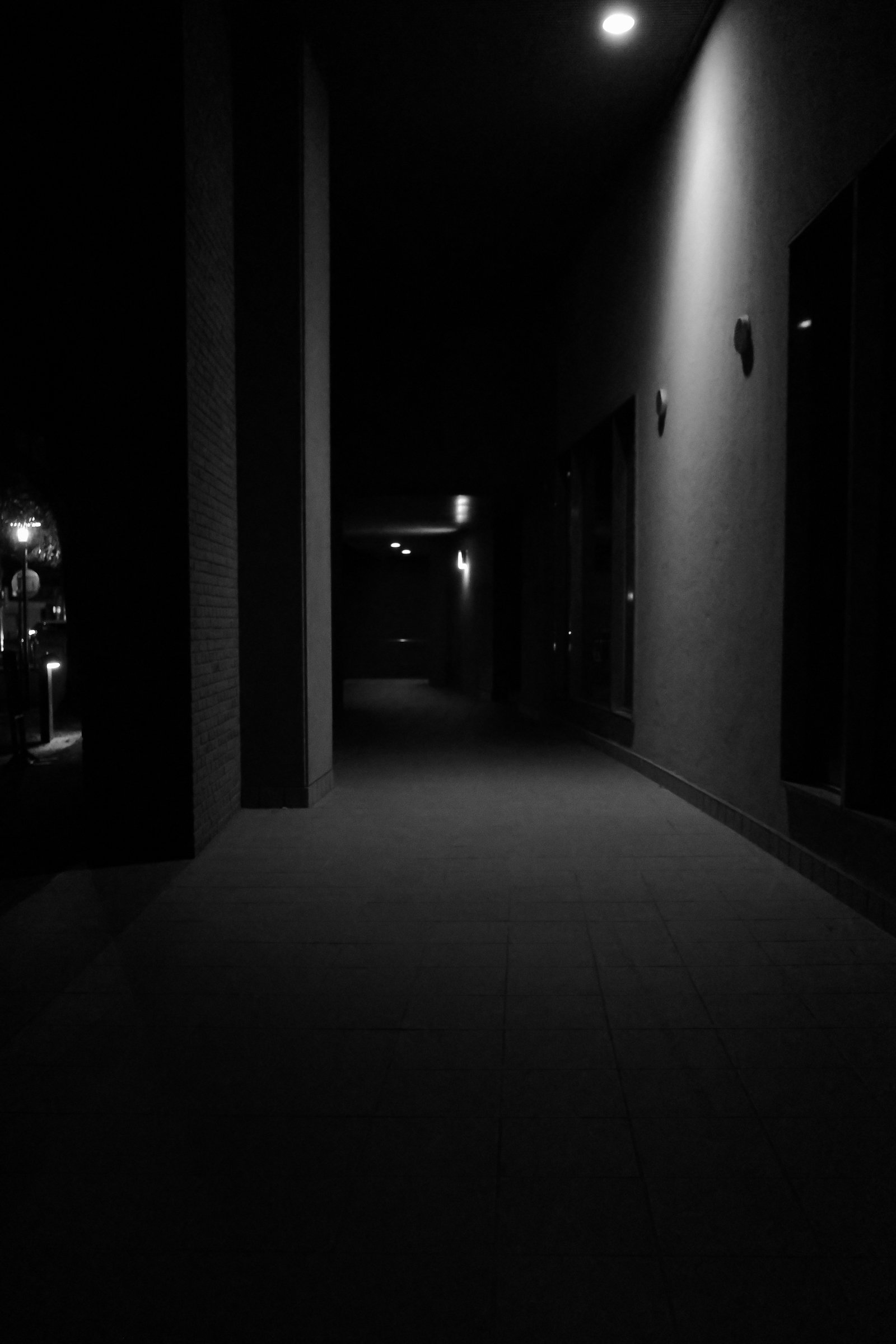 Sc.0330/光と影の長崎 2025.11.05「光より先に影が動いた」｜けんじろう