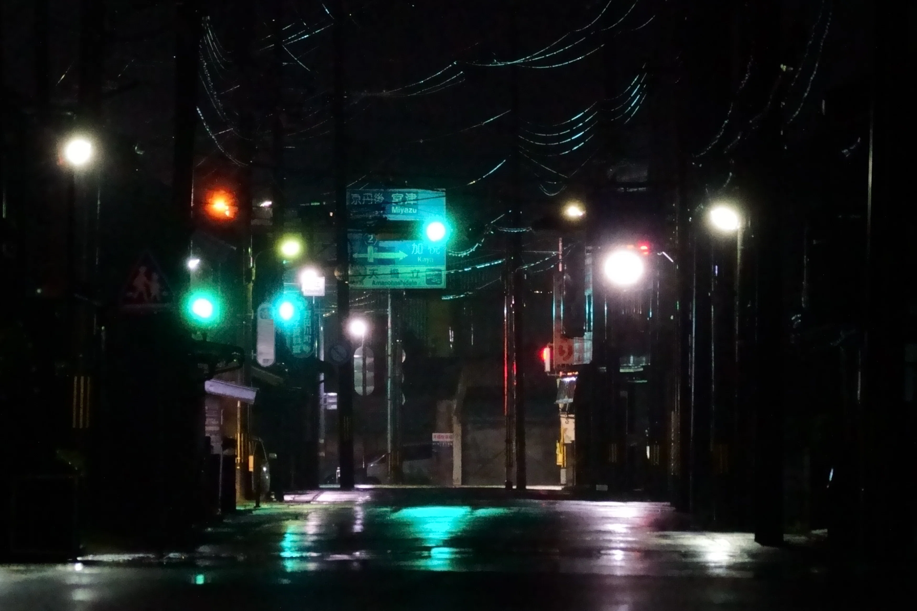 雨に濡れた町角 ～ 閑かなるとき ～｜hitoyasumi_hitoyasumi