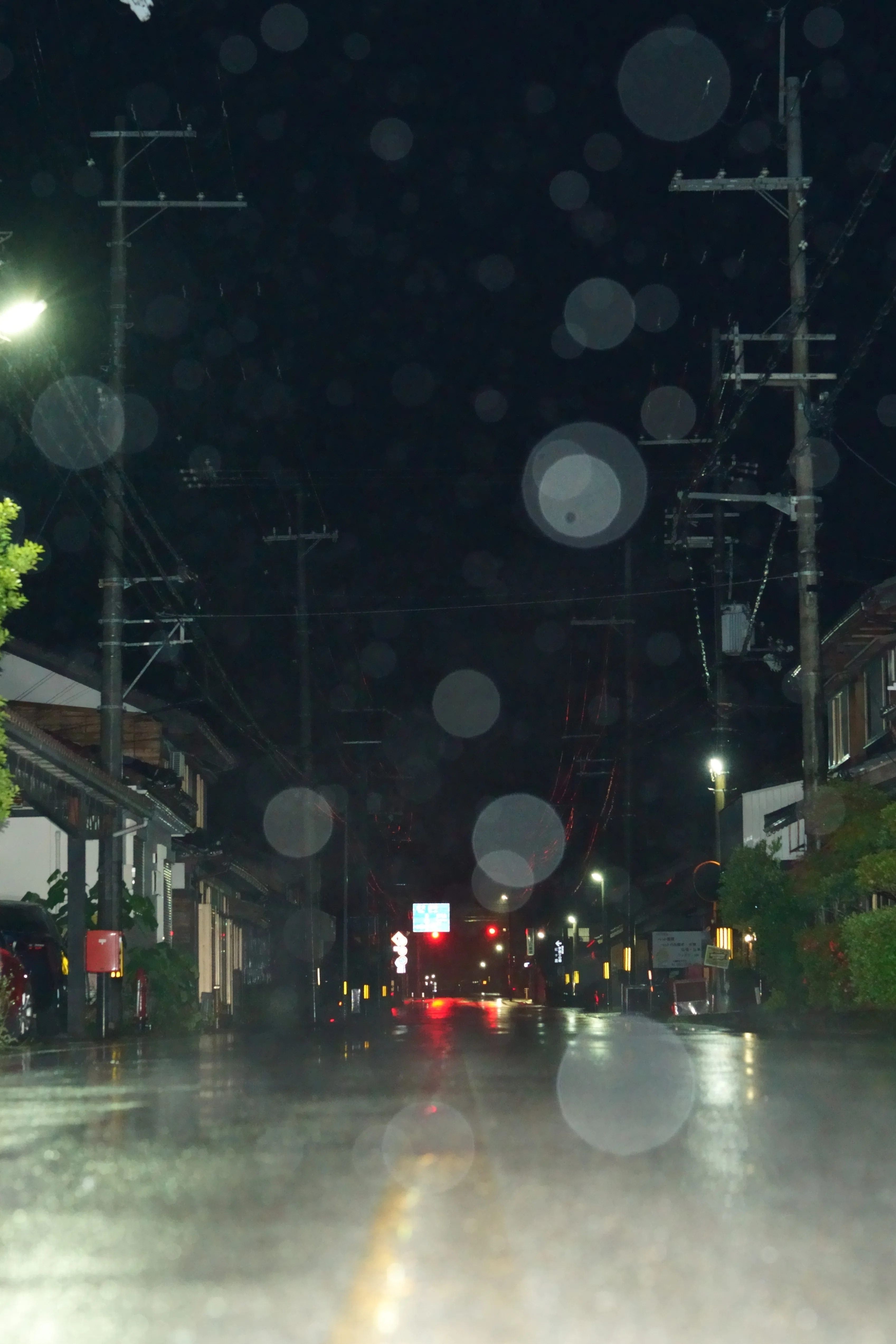 雨に濡れた町角 ～ 閑かなるとき ～｜hitoyasumi_hitoyasumi