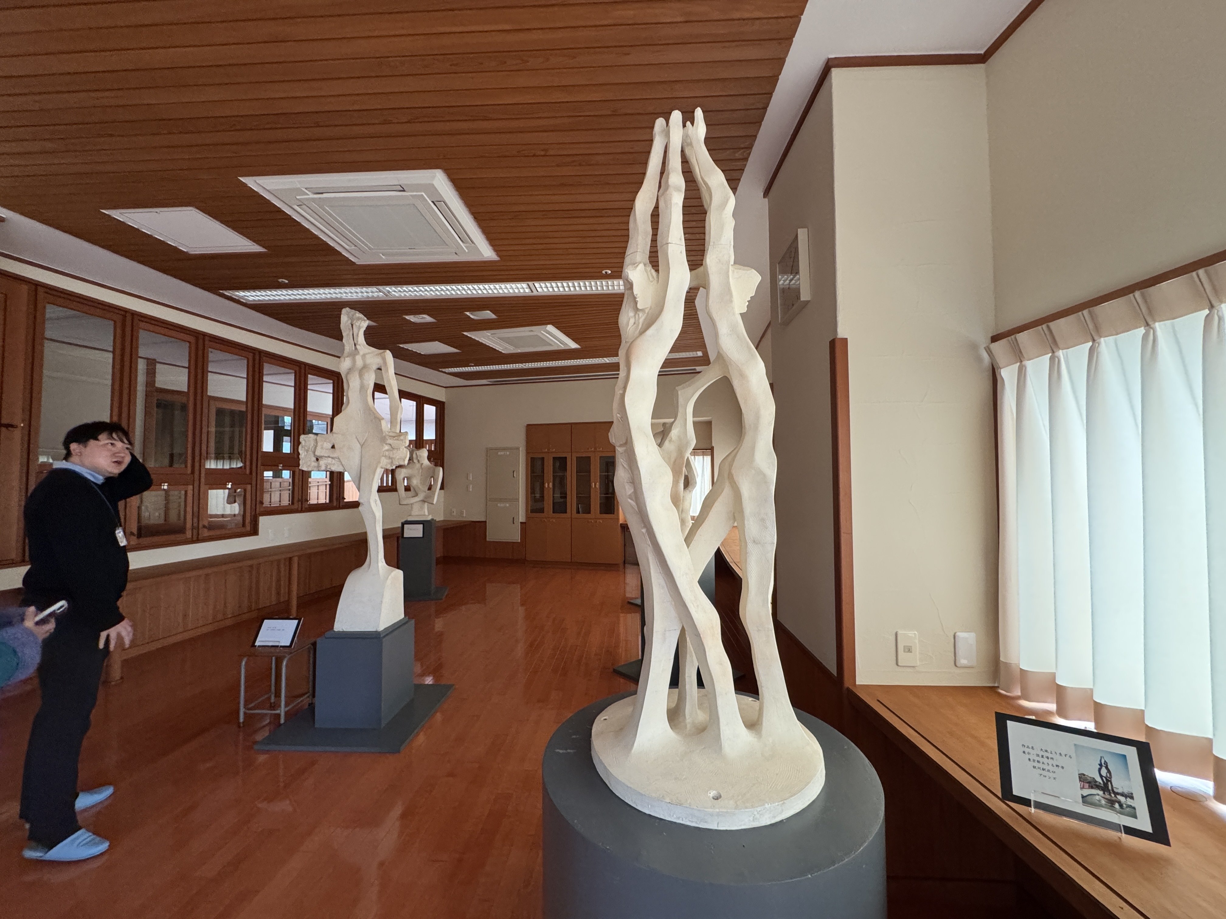 TAKE ONE #12】彫刻が眠る村で ― 飯舘村・重岡建治さんの石像群を訪ね