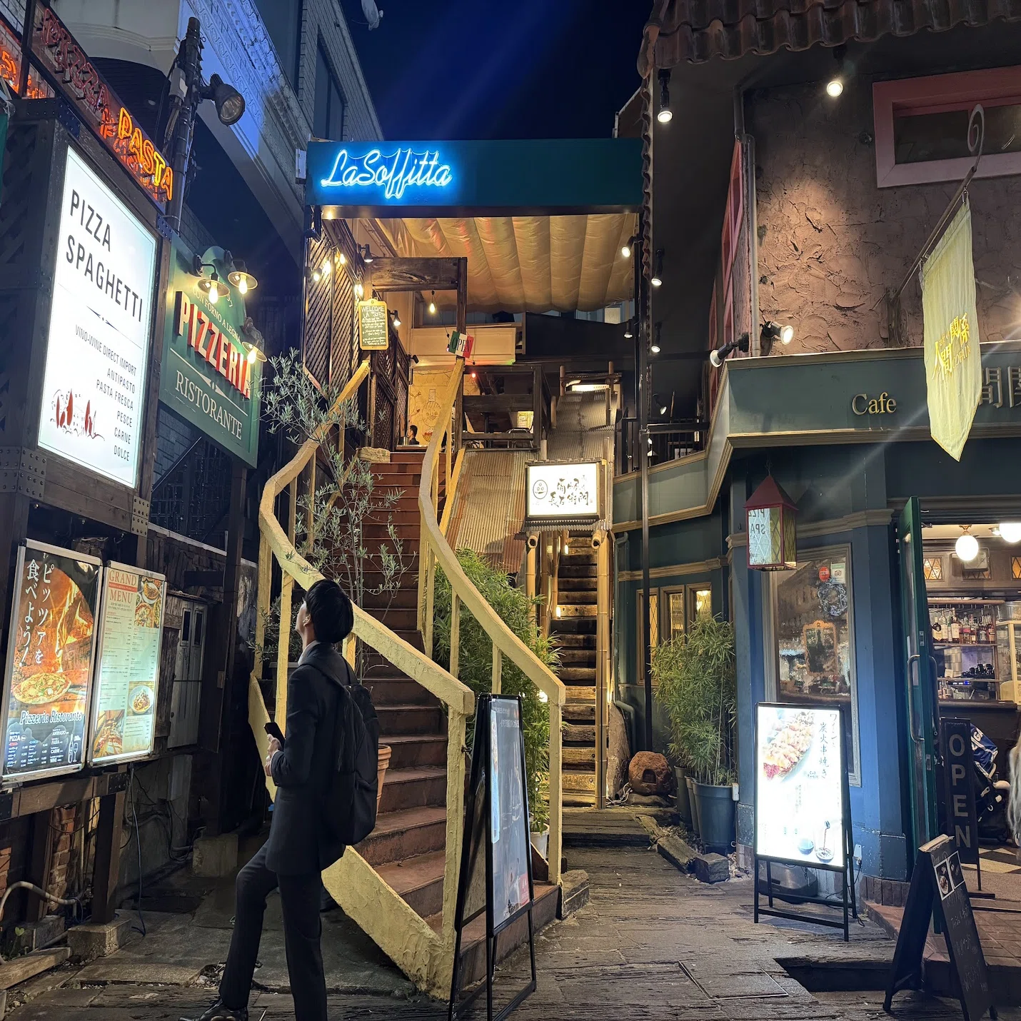 イタリアンモダンプ-クレソフア 渋谷・スペイン坂】コスパ最強！薪窯で焼く本格ミラノピザとワインが