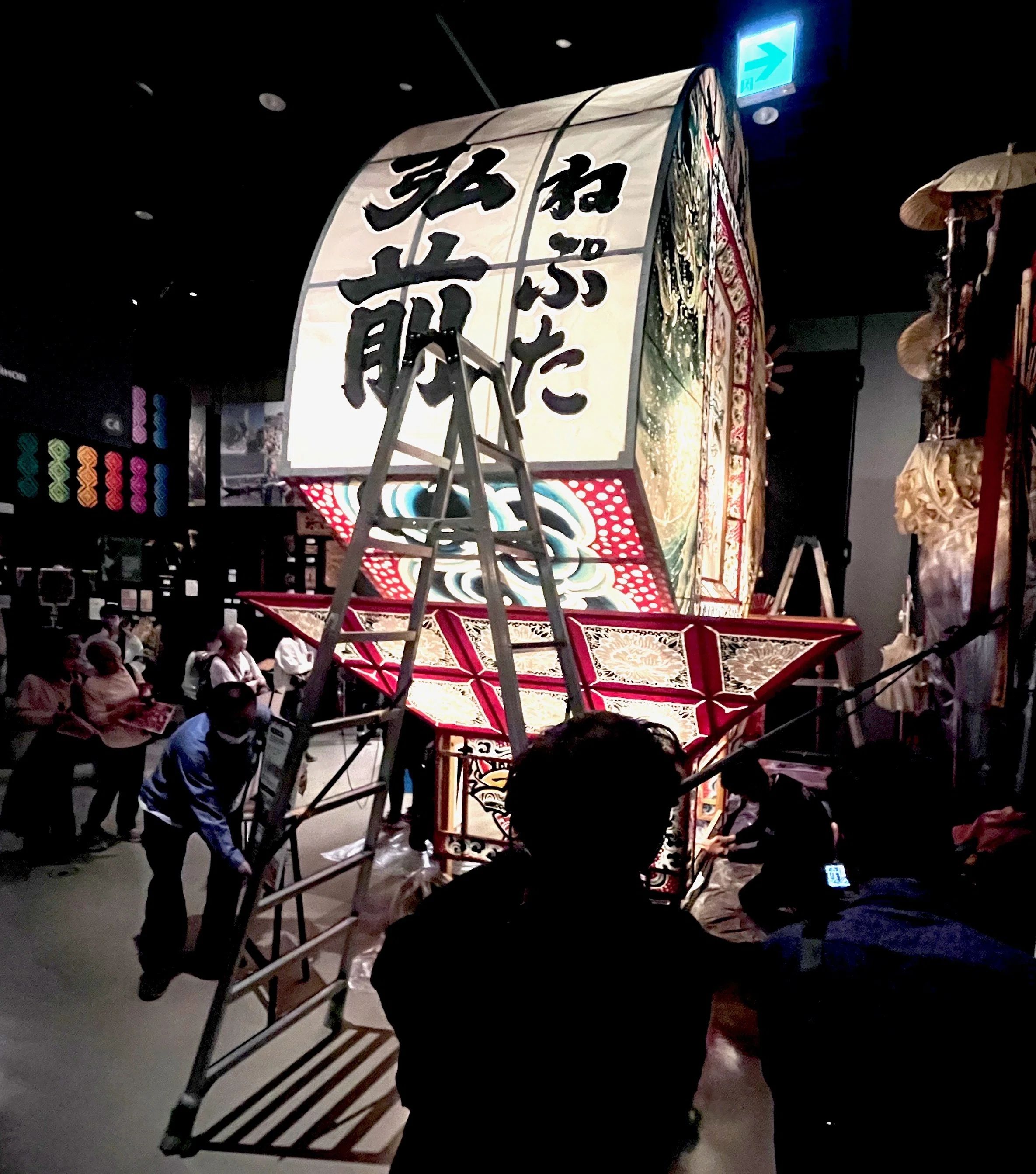 みんぱく】 弘前ねぷた張替え作業の公開実演 ｜絵柄を華やかに見せる