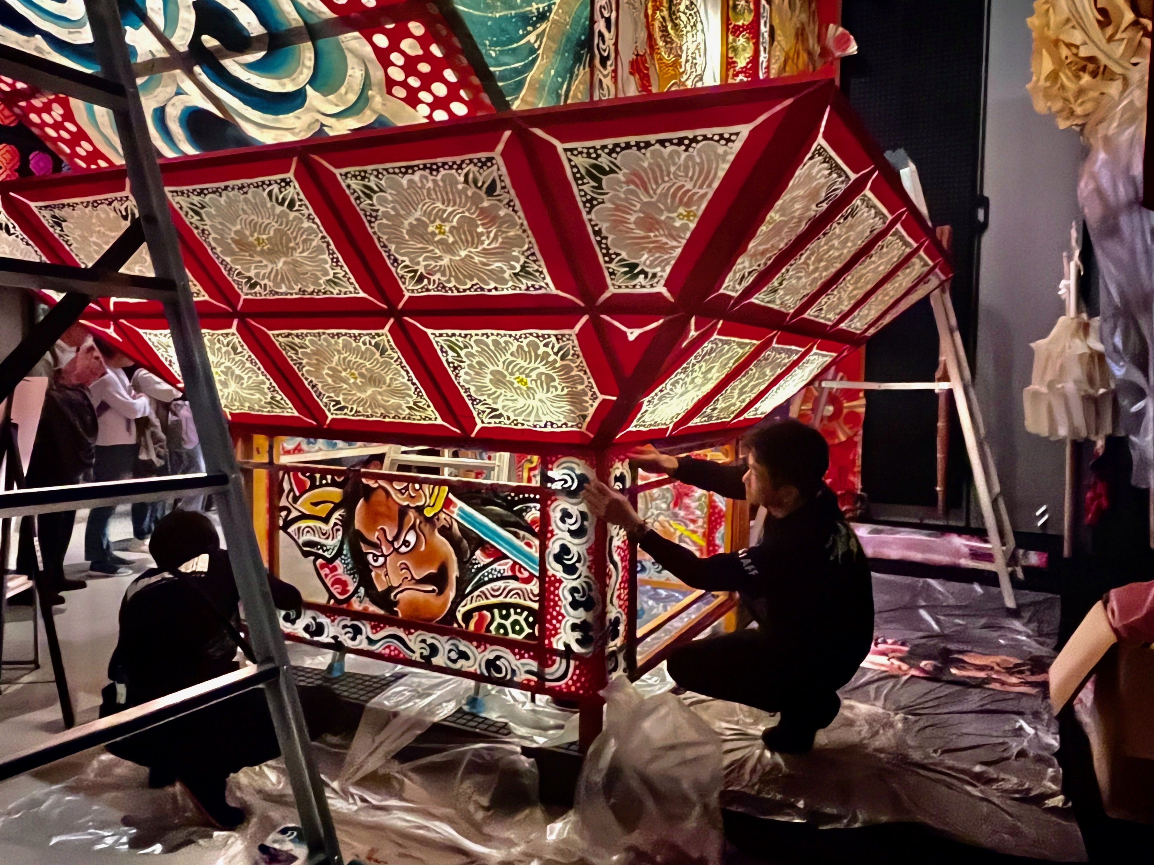 みんぱく】 弘前ねぷた張替え作業の公開実演 ｜絵柄を華やかに見せる