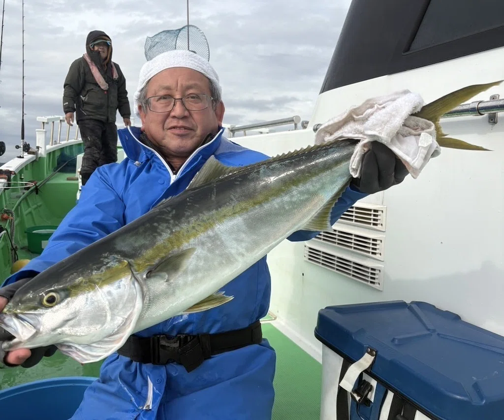 泳がせ】きたー！最大6kgの大型ワラサ、もはやブリ級です！｜あまさけや丸