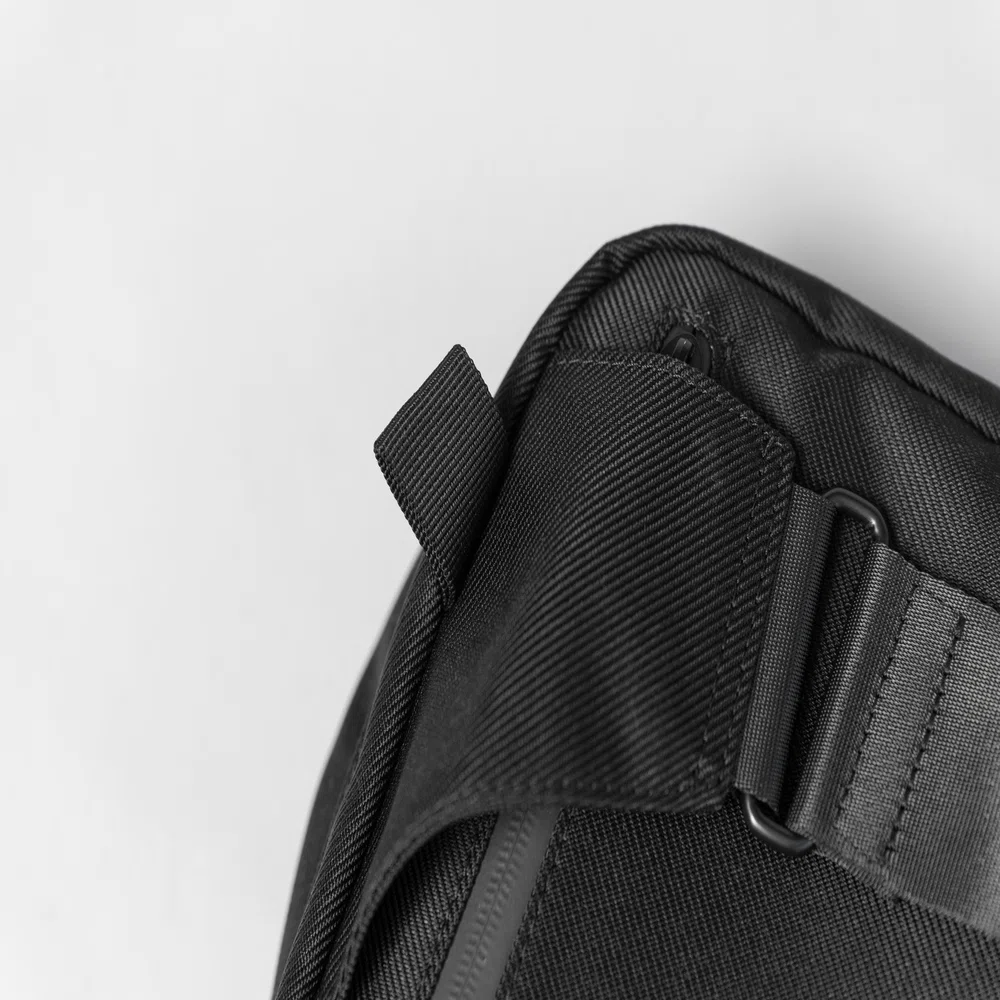 バッグ drp HALFDAY PACK ver.2 iPadユーザーのためのボディバッグ「HALFDAY PACK ver.2」 | drip公式