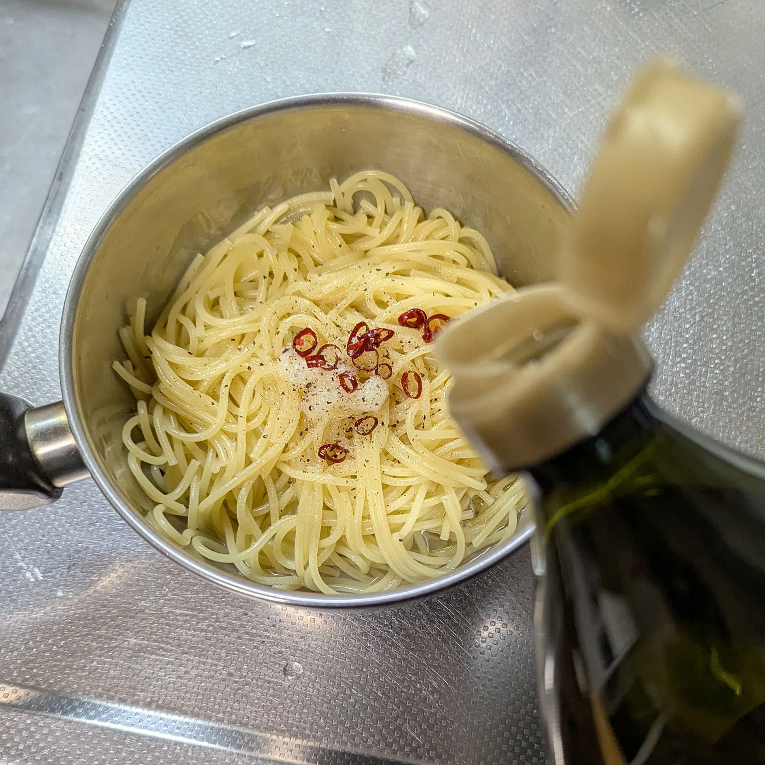 エッセイ＞ワンパン混ぜるだけ生ペペロンチーノ｜東 大和